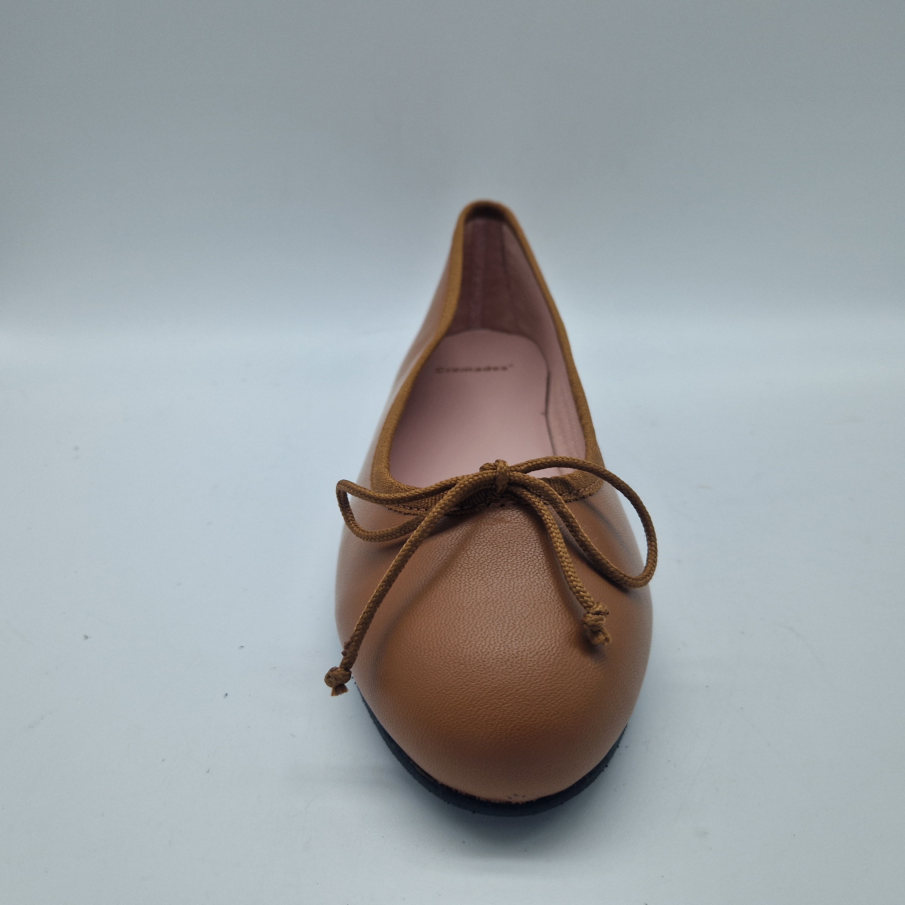 71216-BAILARINACLASICAENPIELCUERO_FOTO2.jpg