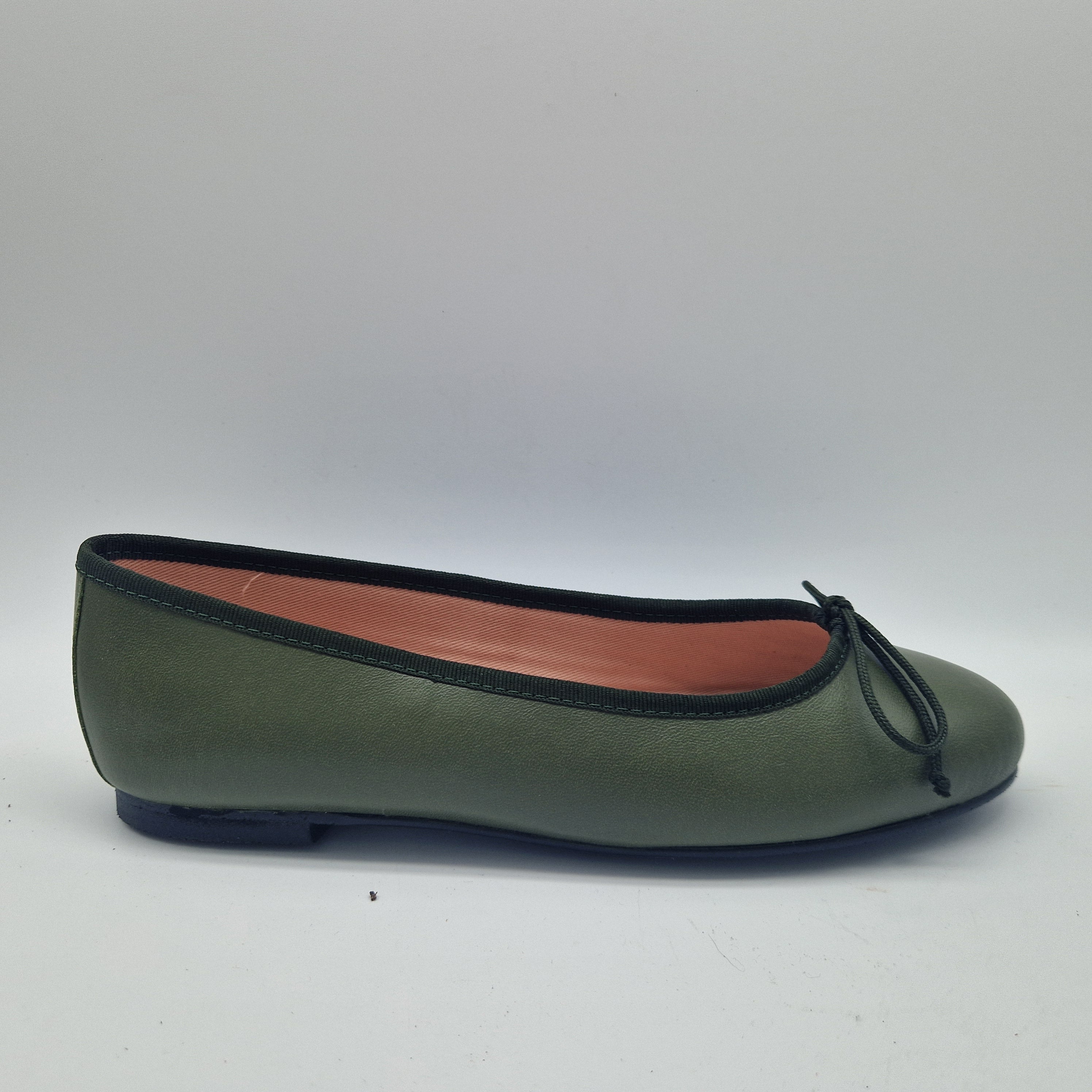 71217-BAILARINACLASICAPIELKAKI.jpg
