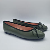 BAILARINA CLÁSICA EN PIEL KAKI