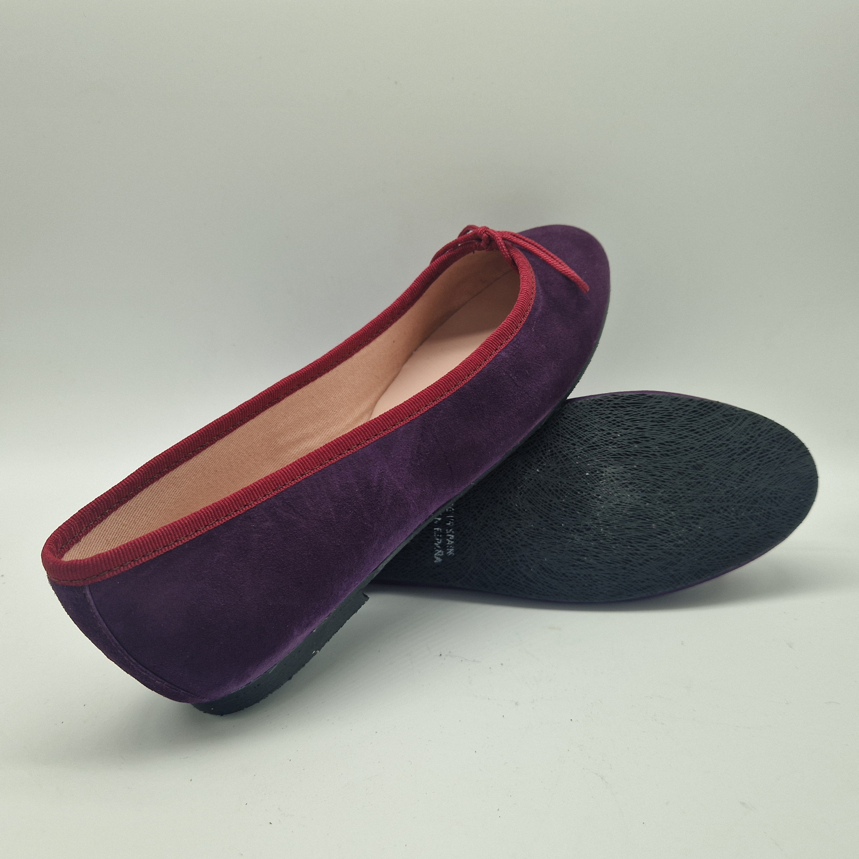 BAILARINA CLÁSICA EN ANTE MORADO Y VIVO FUXIA