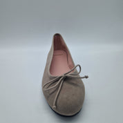 BAILARINA CLÁSICA EN ANTE TOPO