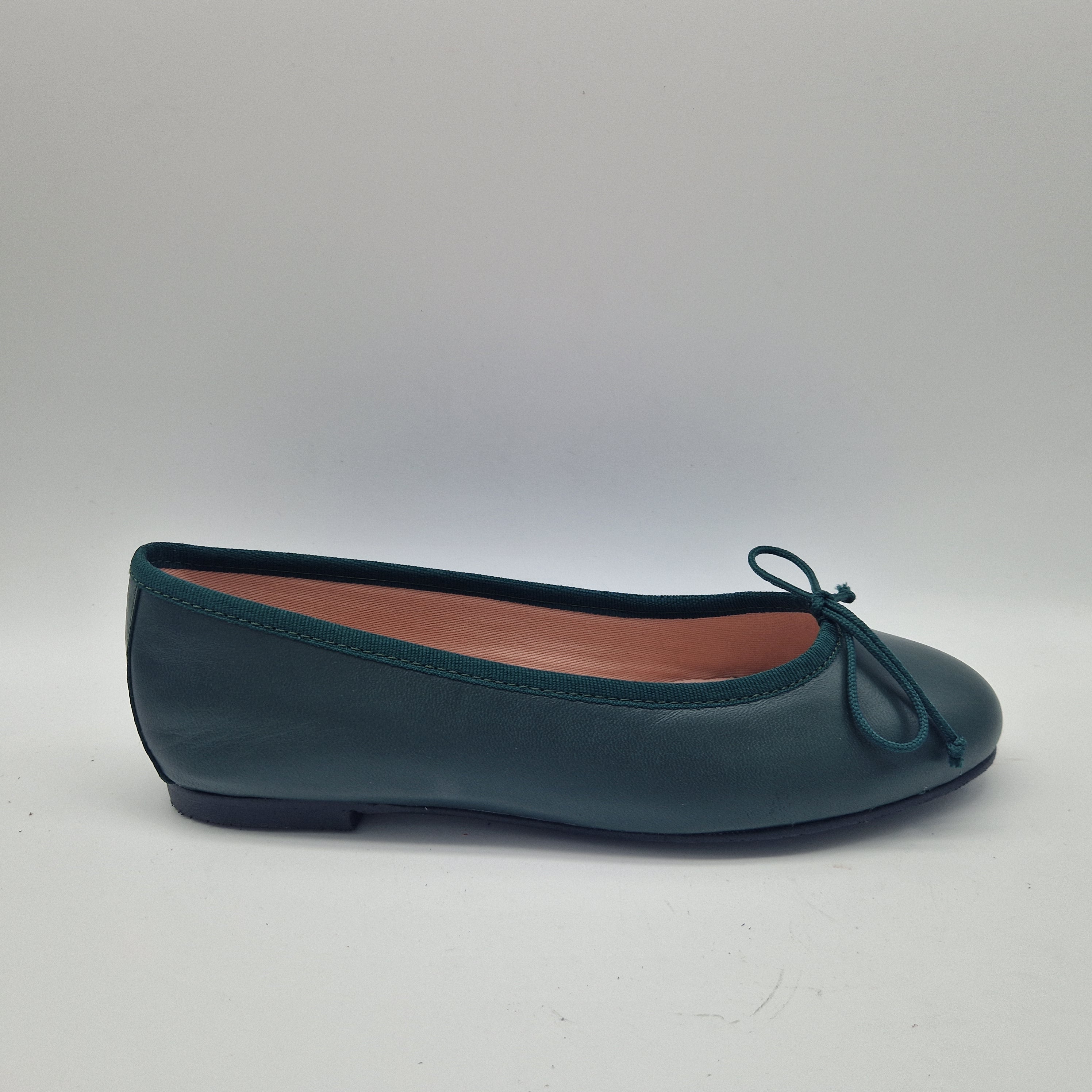 71238-BAILARINACLASICAENPIELVERDE.jpg