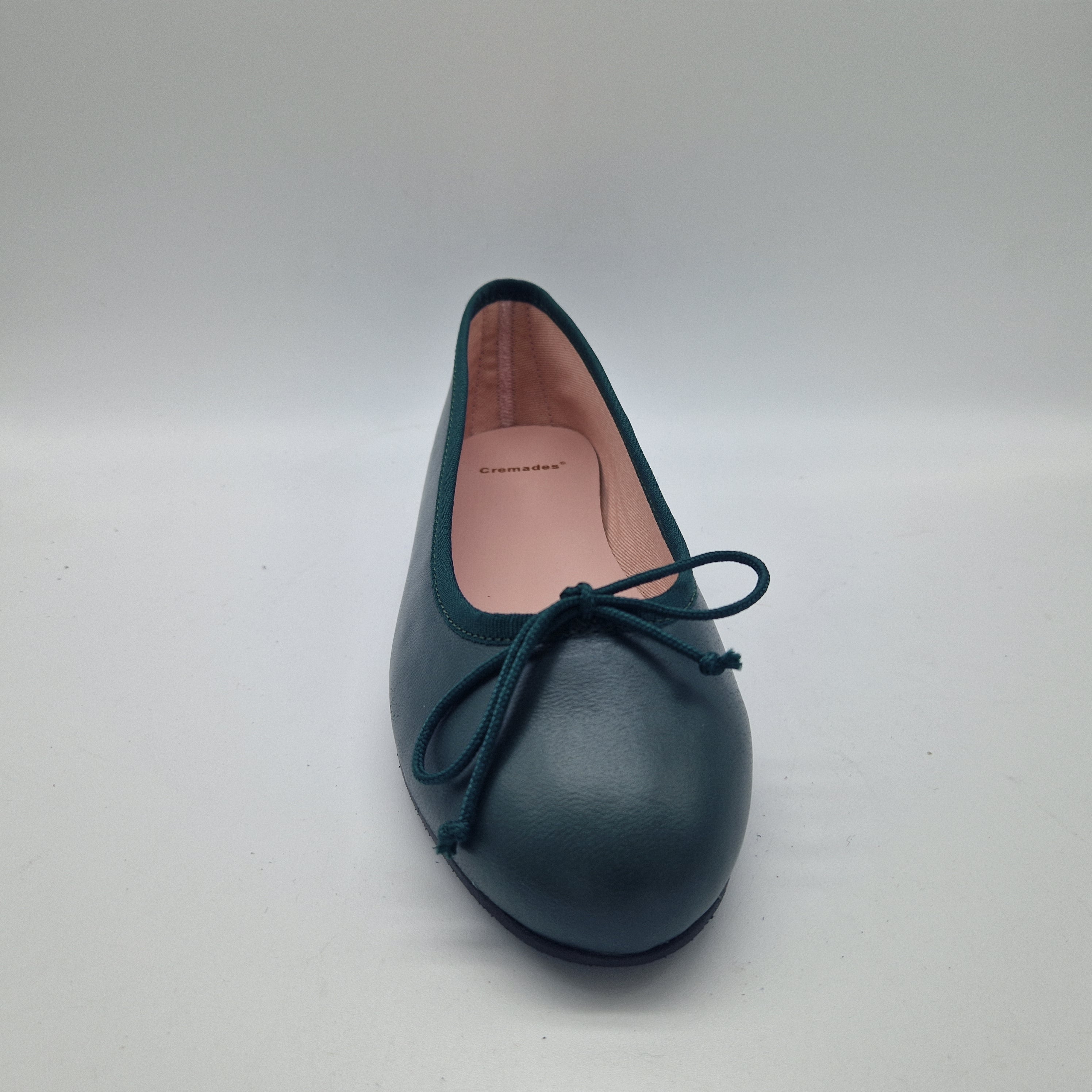 71238-BAILARINACLASICAENPIELVERDE_FOTO2.jpg