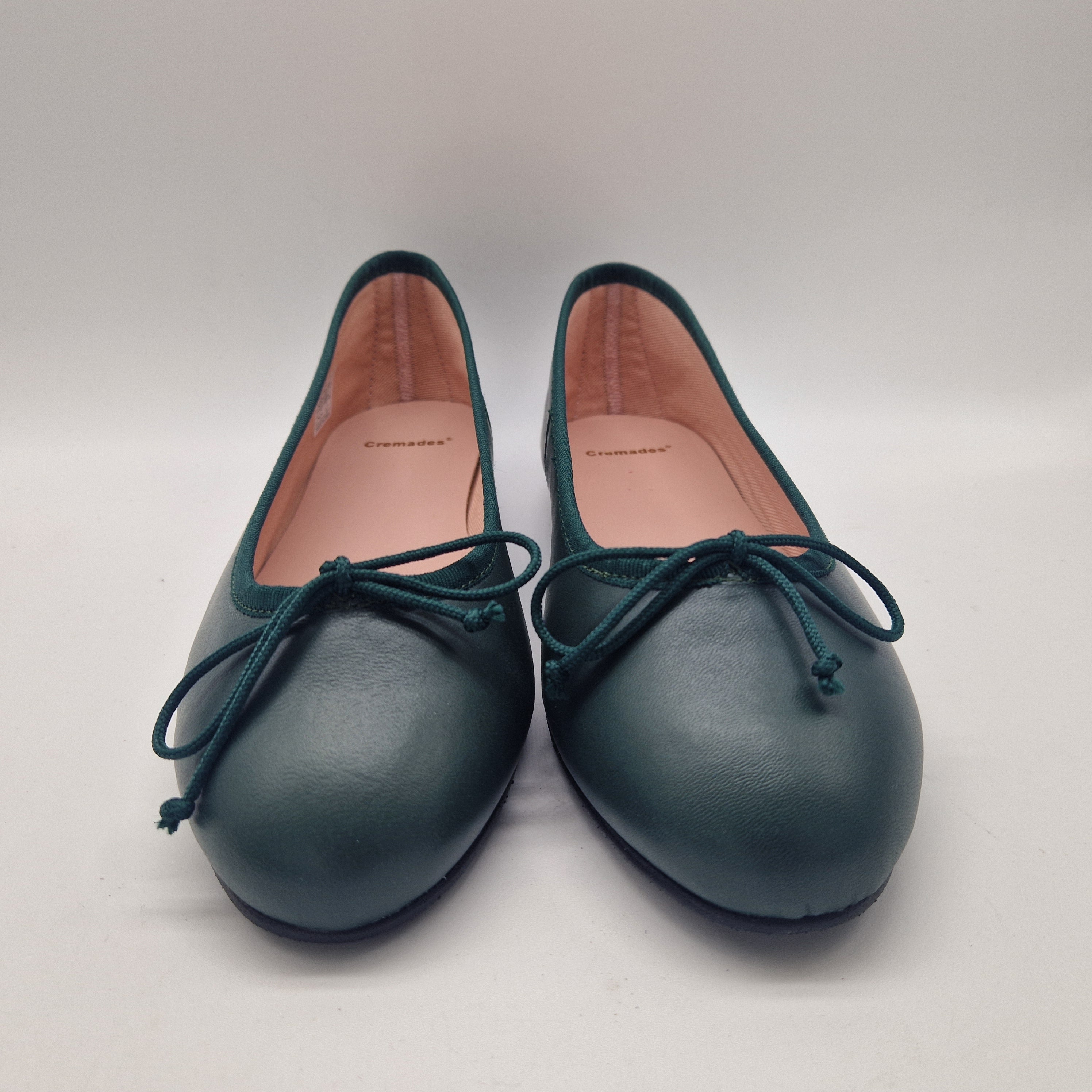 BAILARINA CLÁSICA EN PIEL VERDE