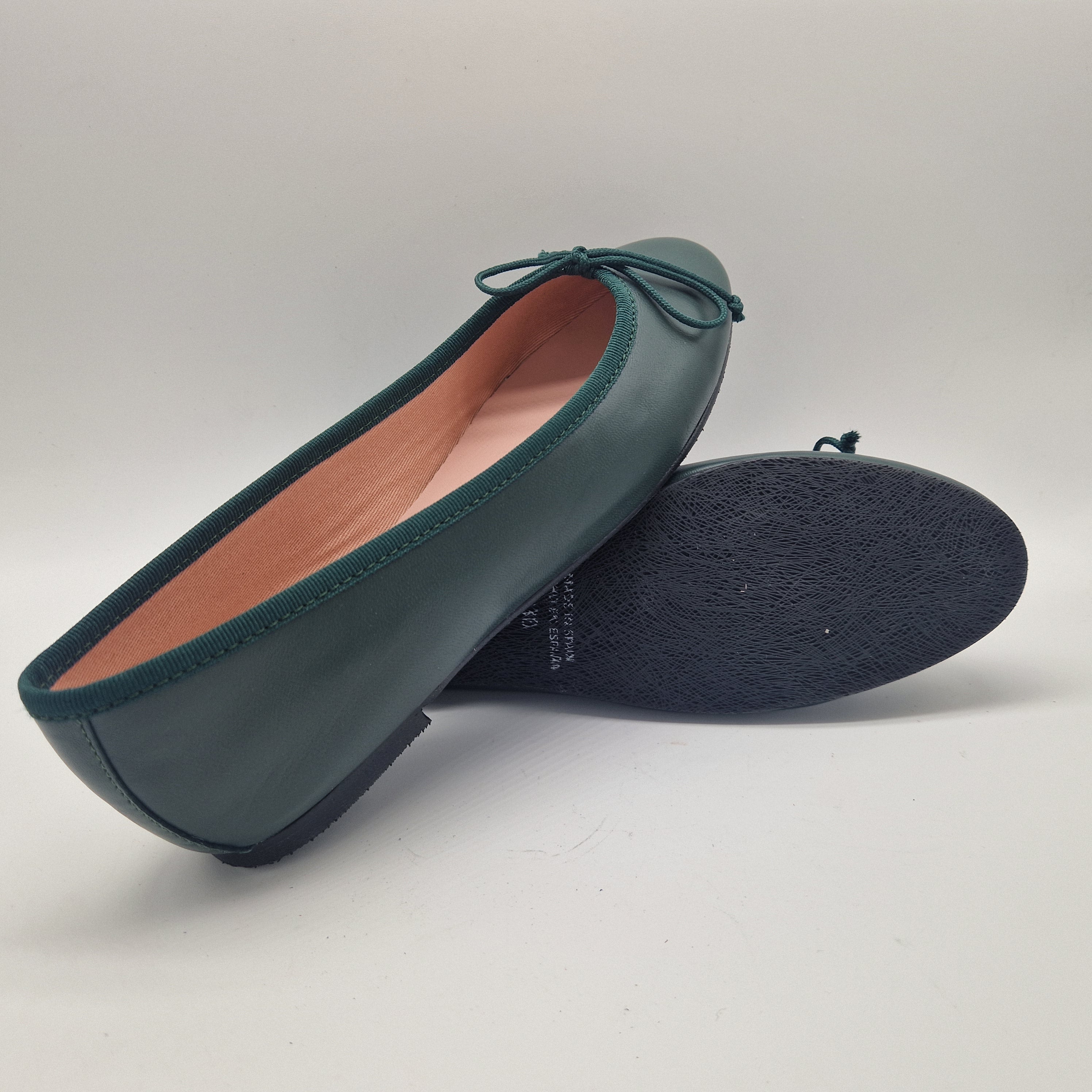 BAILARINA CLÁSICA EN PIEL VERDE