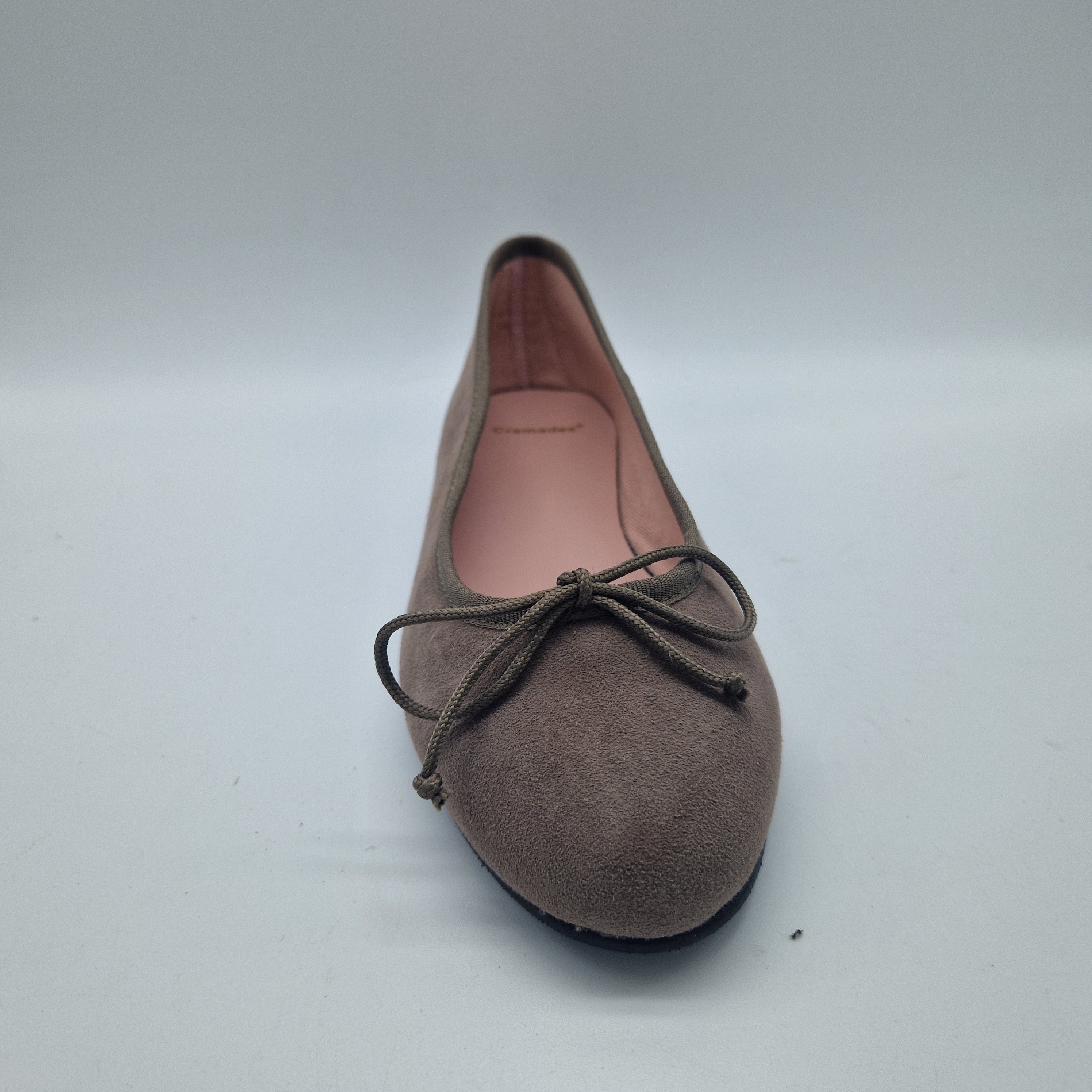 71242-BAILARINACLASICAENANTETOPO_FOTO2.jpg