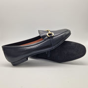 MOCASÍN CON ESTRIBO EN PIEL NEGRA