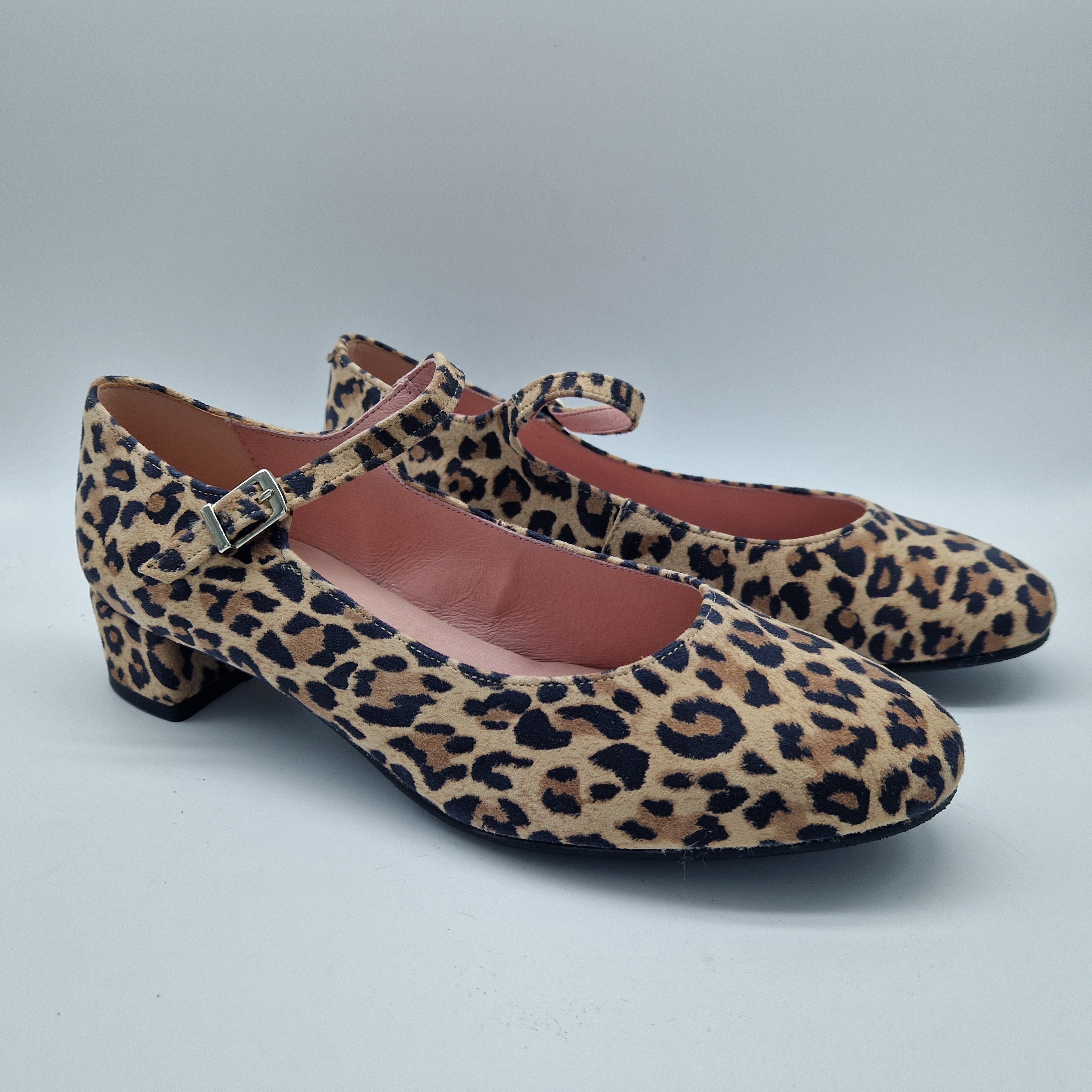 MERCEDES CON TACÓN EN ANTE LEOPARDO