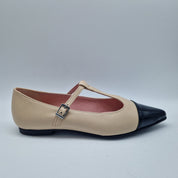 MERCEDES EN PIEL BEIGE Y PUNTERA CHAROL NEGRO