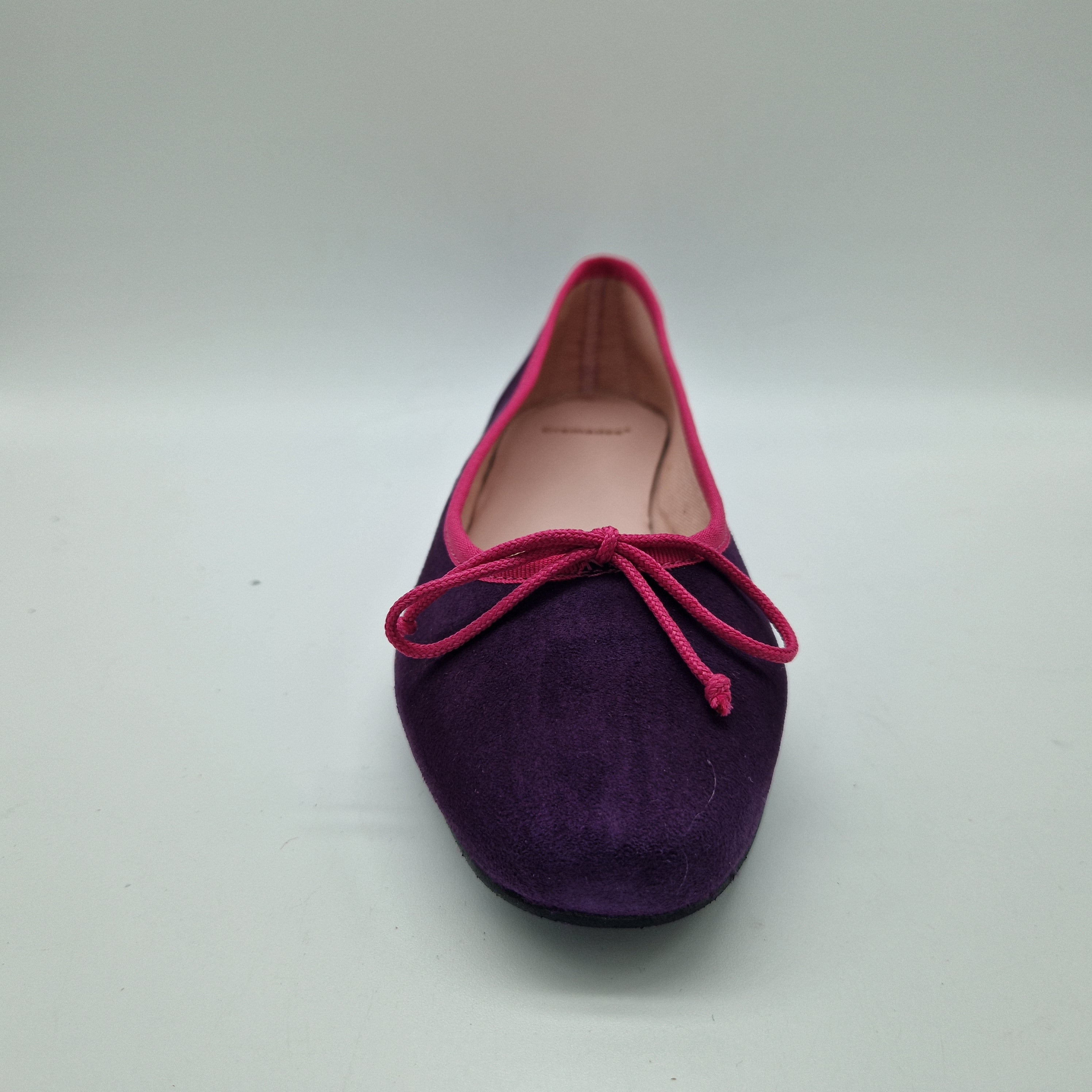 BAILARINA EN ANTE MORADO Y LAZO FUXIA
