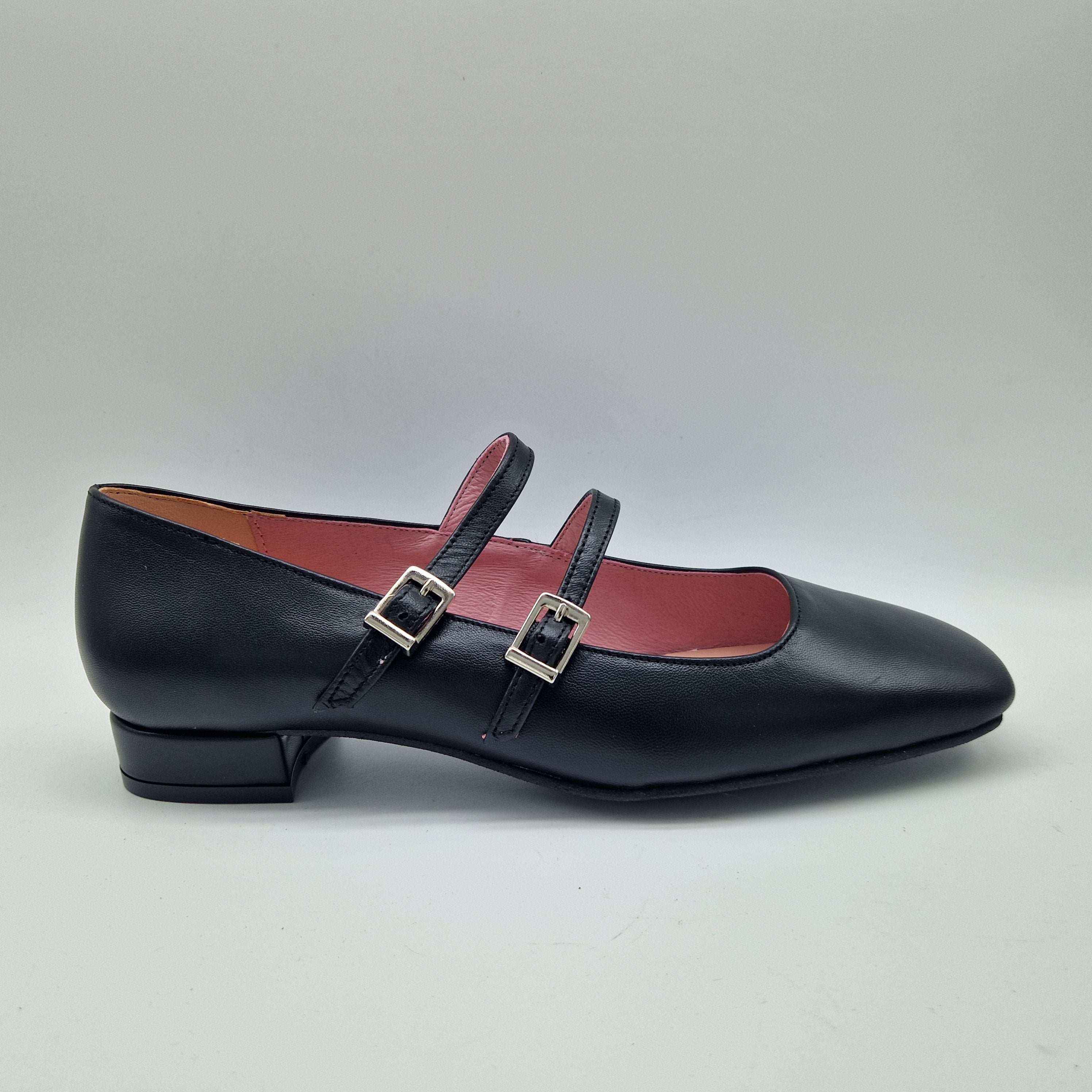 71445-BAILARINACONHEBILLASENPIELNEGRO.jpg