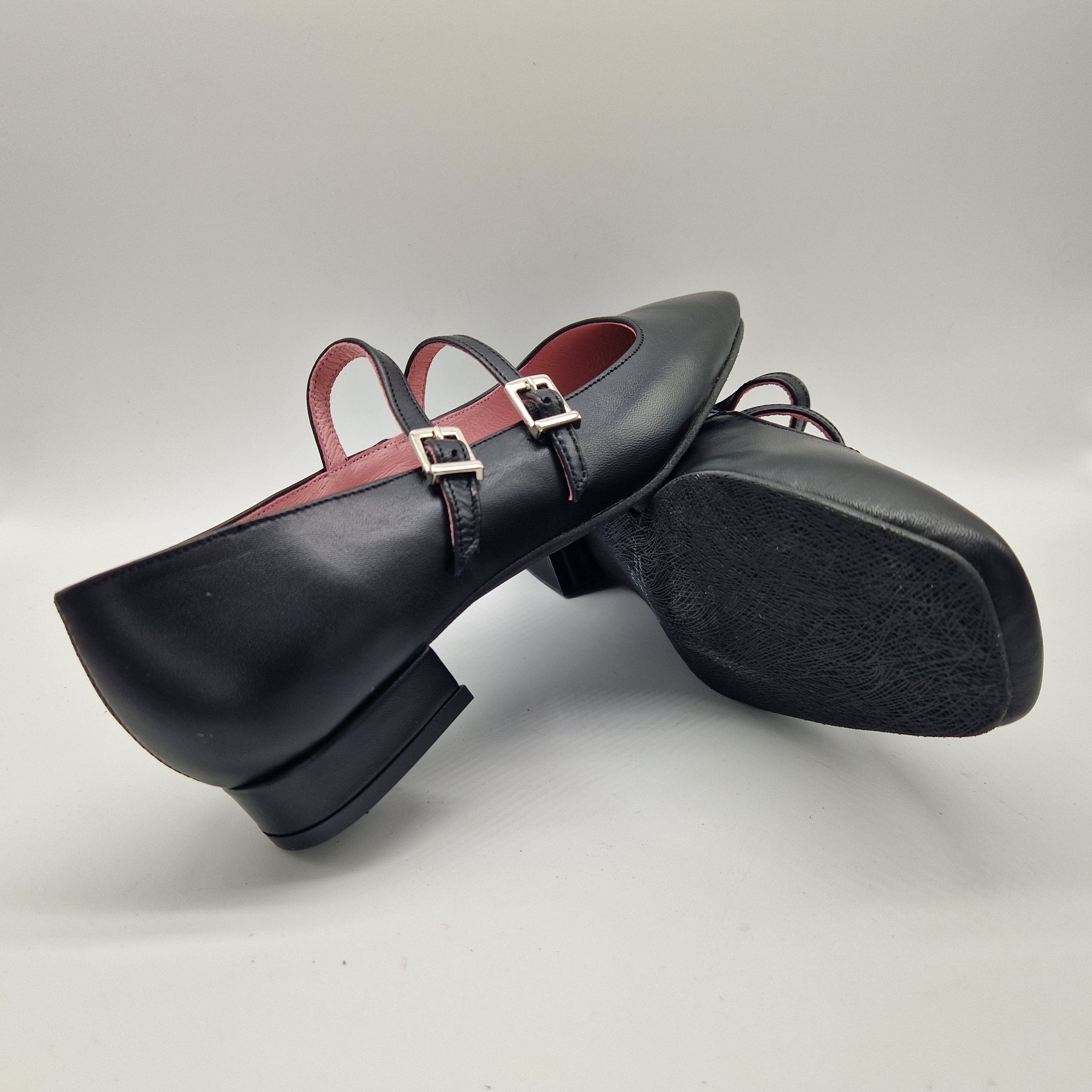 BAILARINA CON HEBILLAS EN PIEL NEGRO