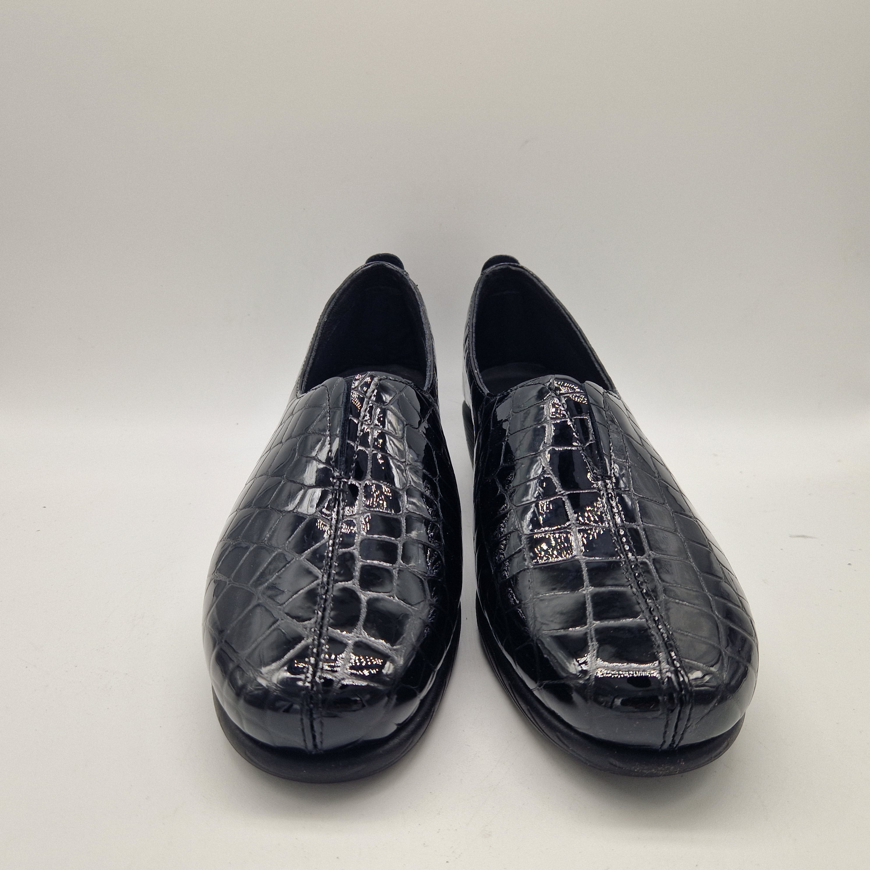 COPETE EN PIEL GRABADA NEGRO