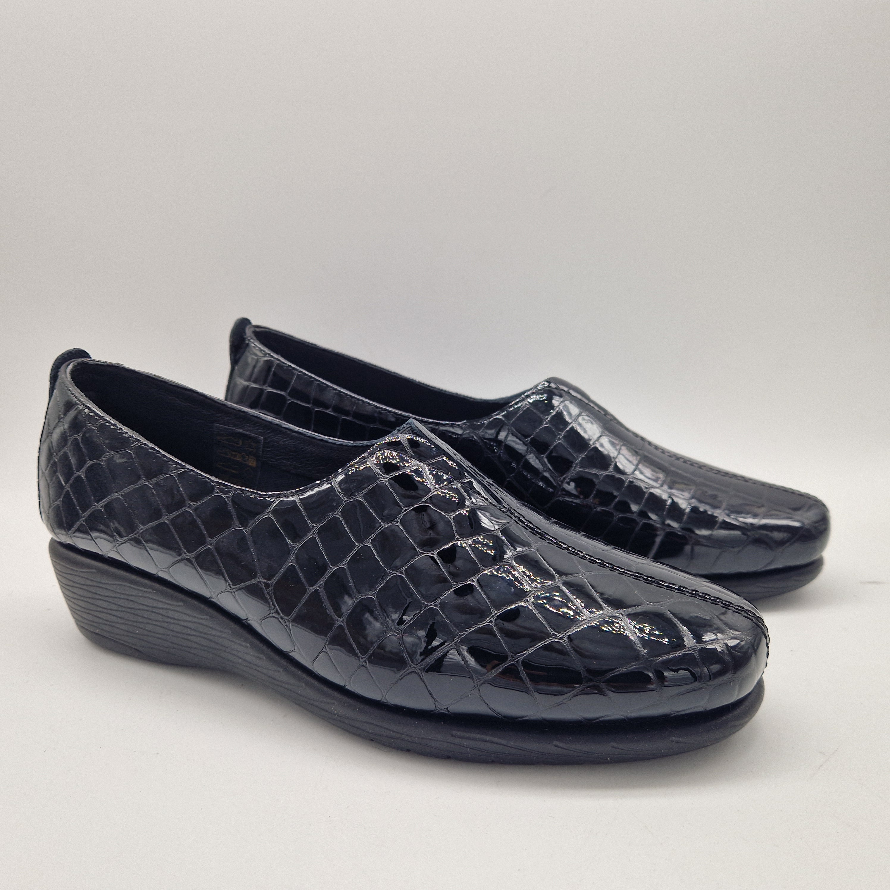 COPETE EN PIEL GRABADA NEGRO