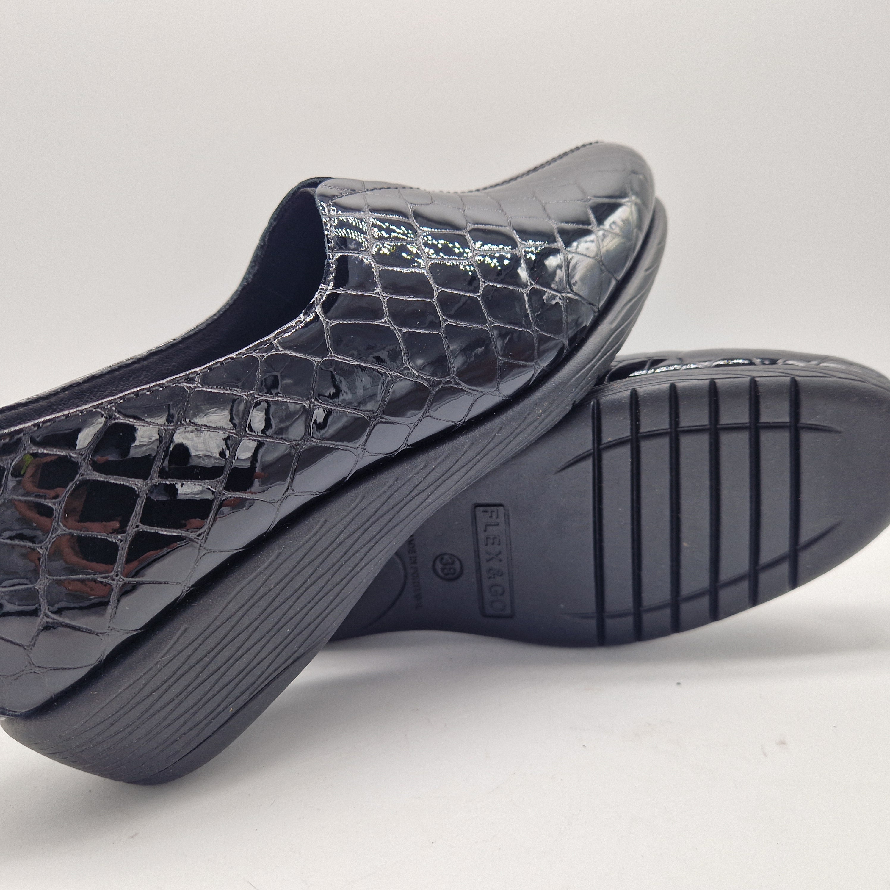 COPETE EN PIEL GRABADA NEGRO