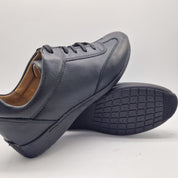 DEPORTIVO DE PIEL NEGRA