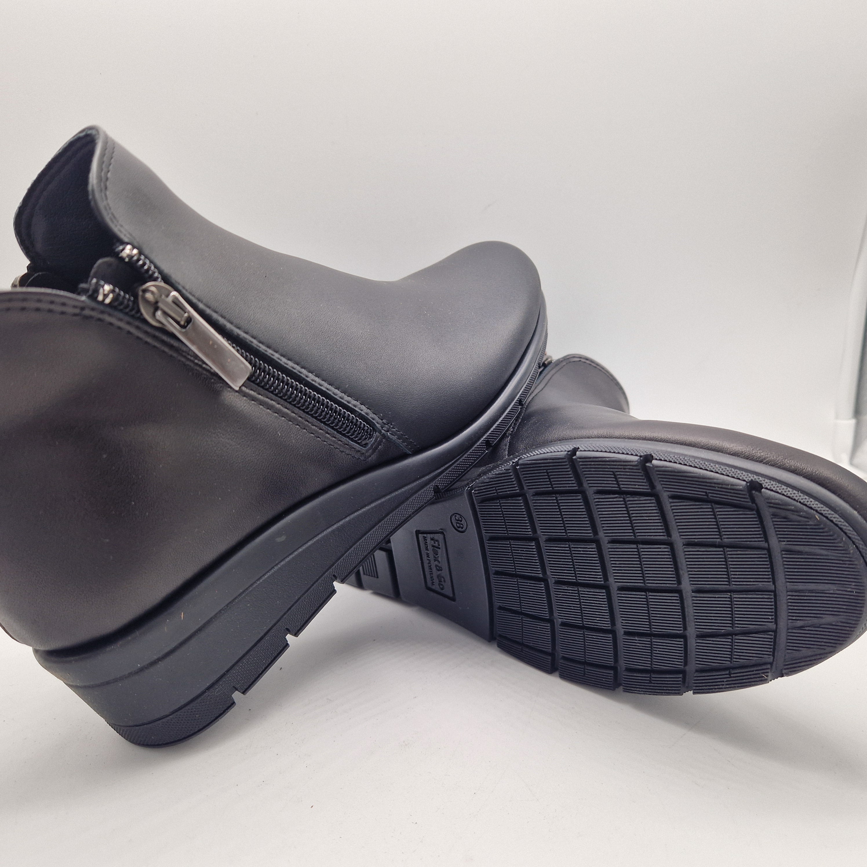 BOTÍN CÓMODO EN PIEL NEGRO