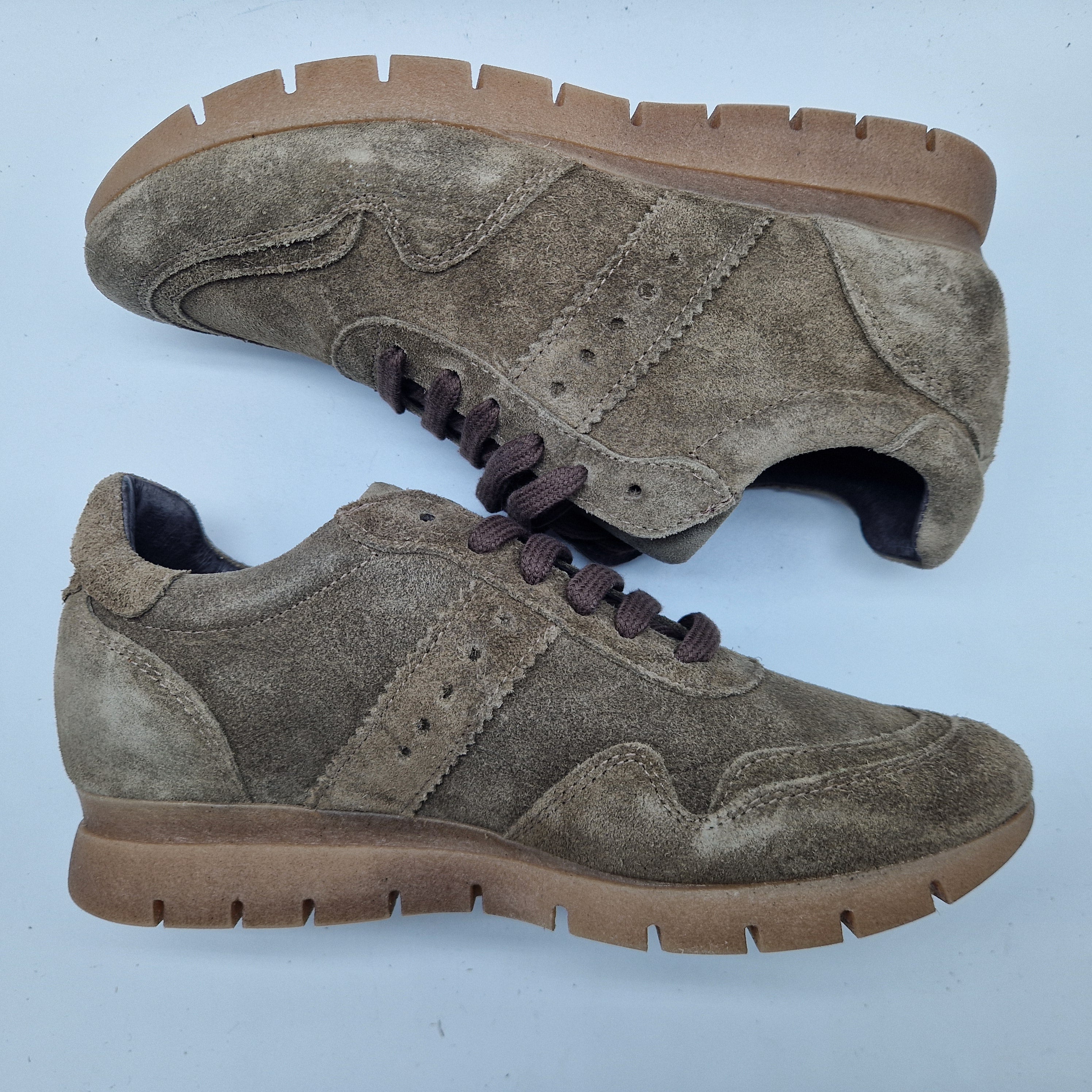 DEPORTIVO EN SERRAJE TAUPE