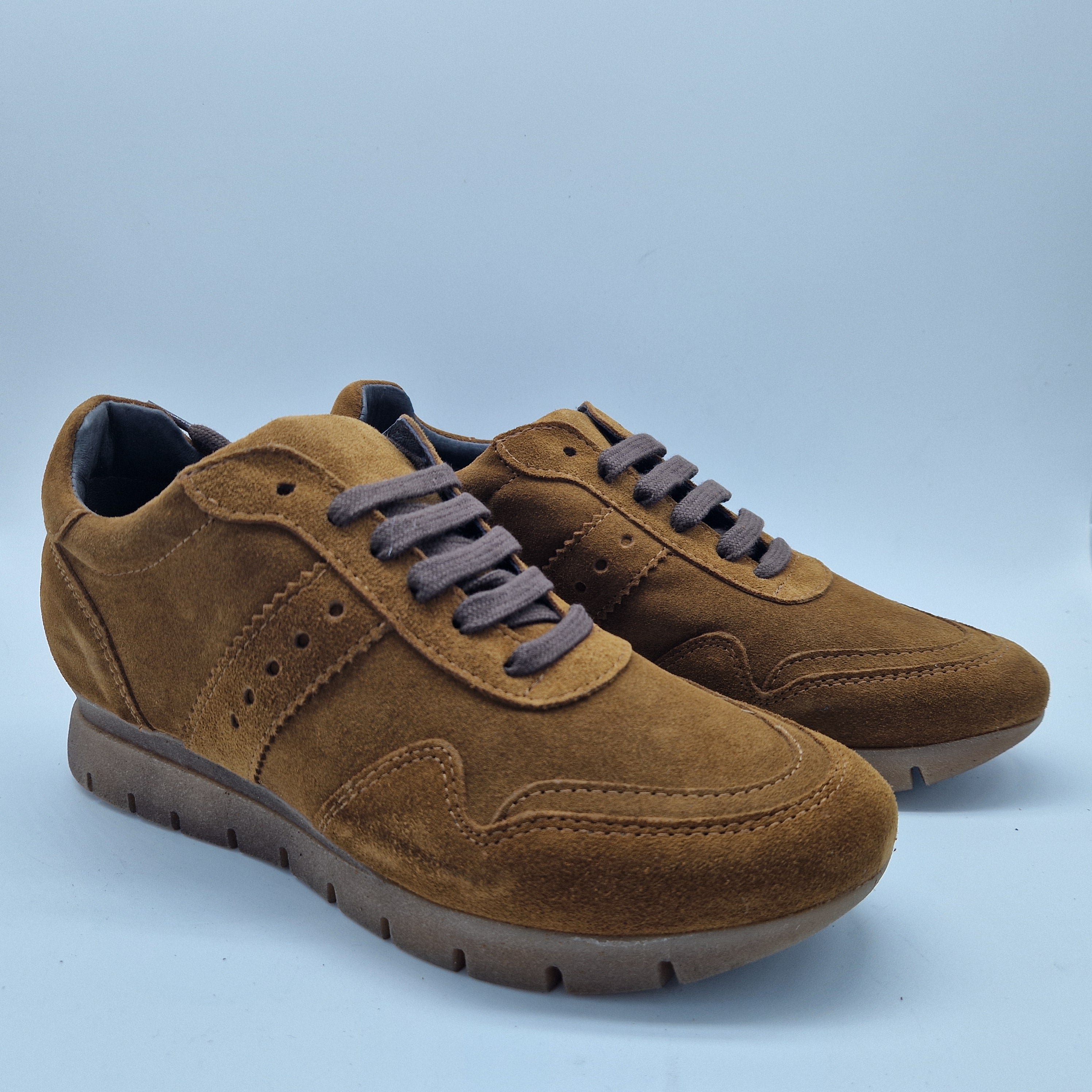 DEPORTIVO EN SERRAJE CUERO