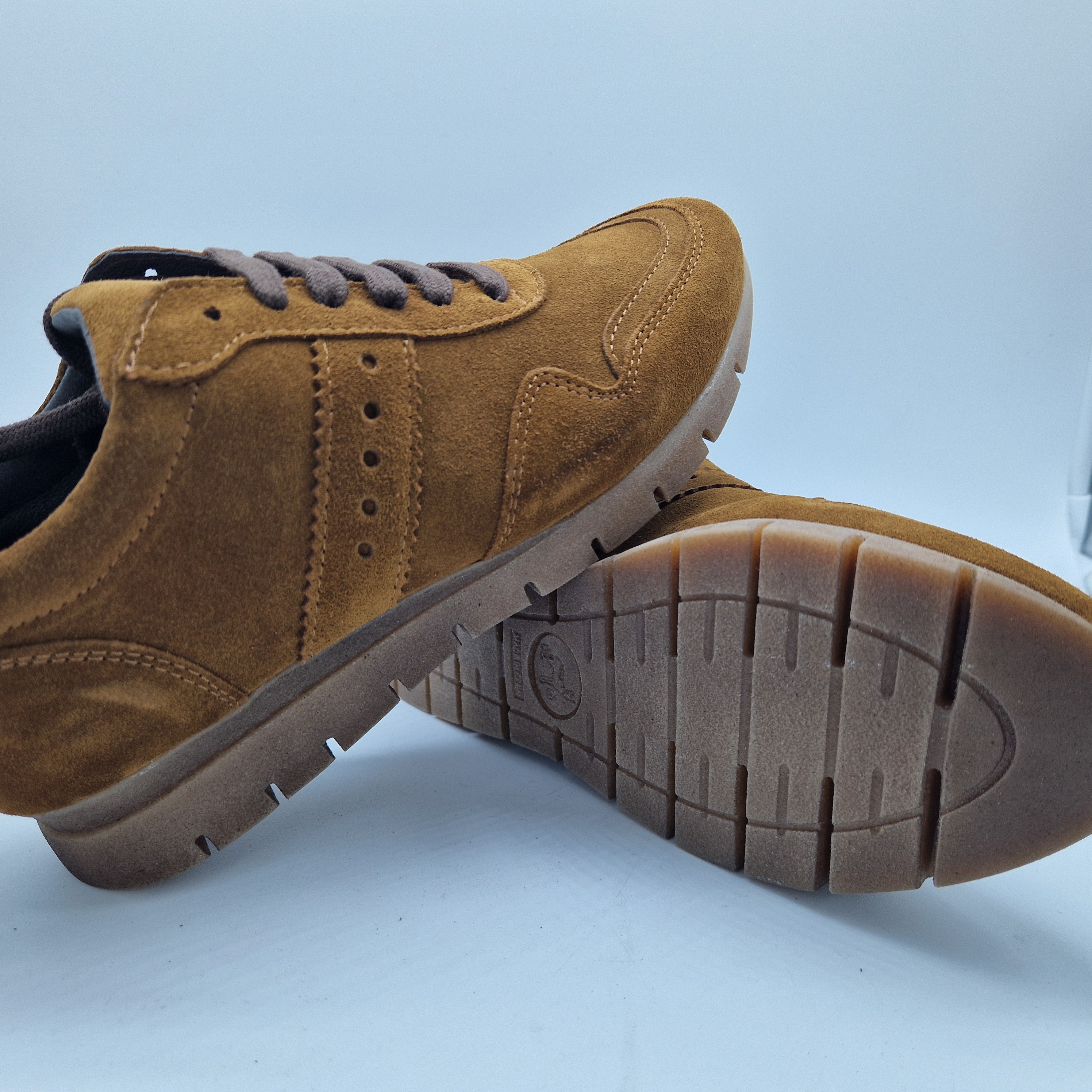 DEPORTIVO EN SERRAJE CUERO