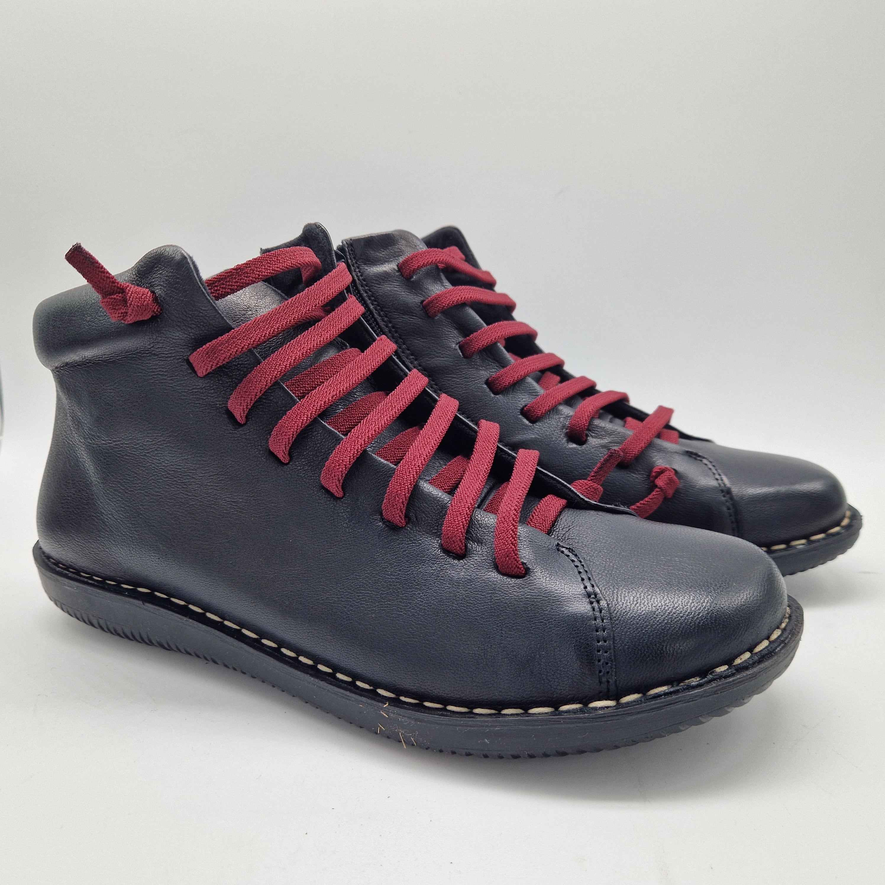 BOTÍN EN PIEL NEGRA