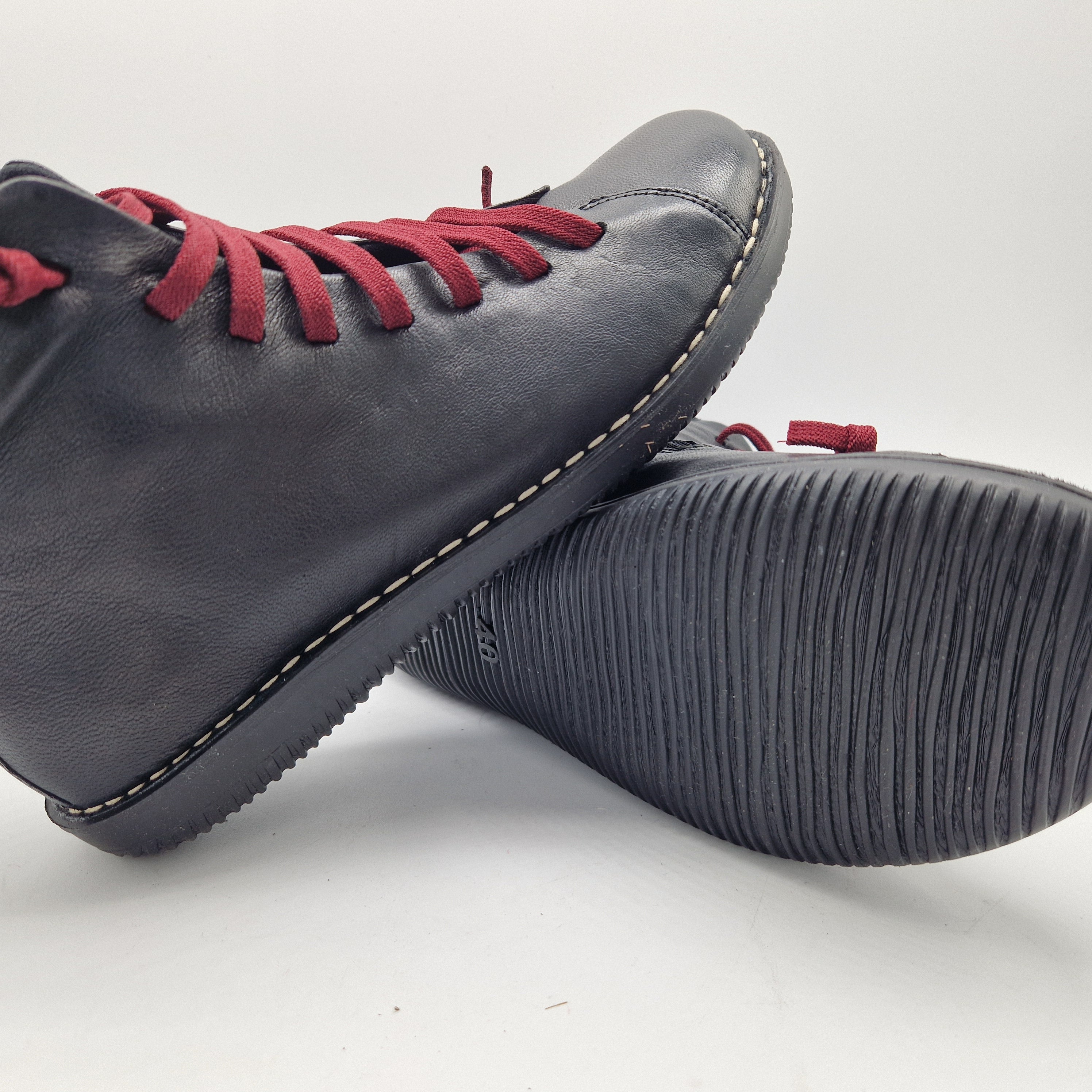 BOTÍN EN PIEL NEGRA