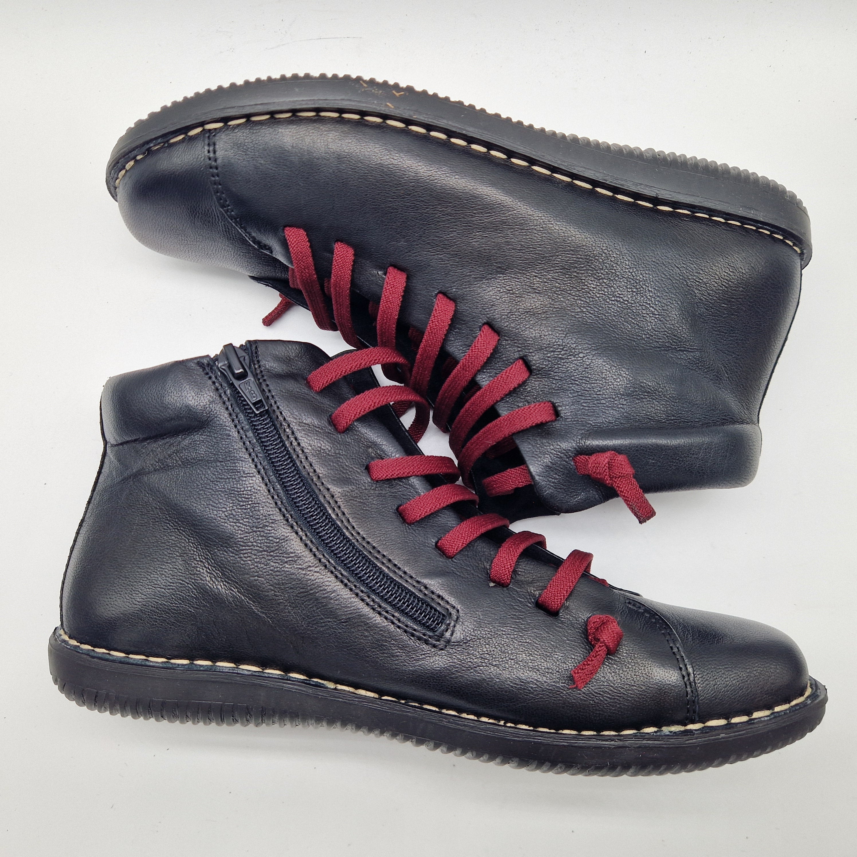 BOTÍN EN PIEL NEGRA