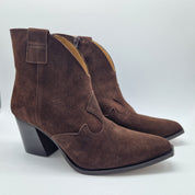 BOTÍN TIPO COW EN SERRAJE MOKA