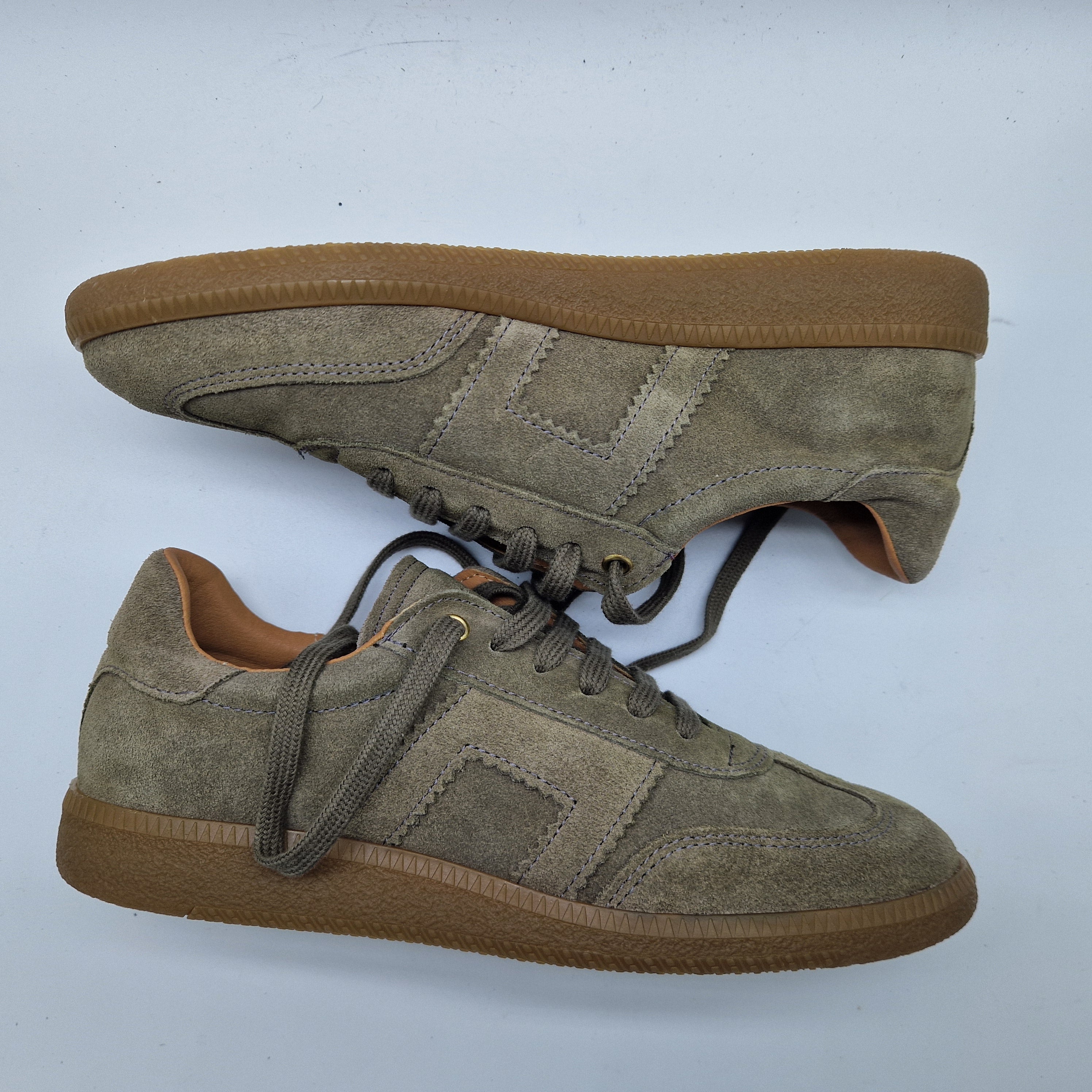 DEPORTIVO EN SERRAJE TAUPE