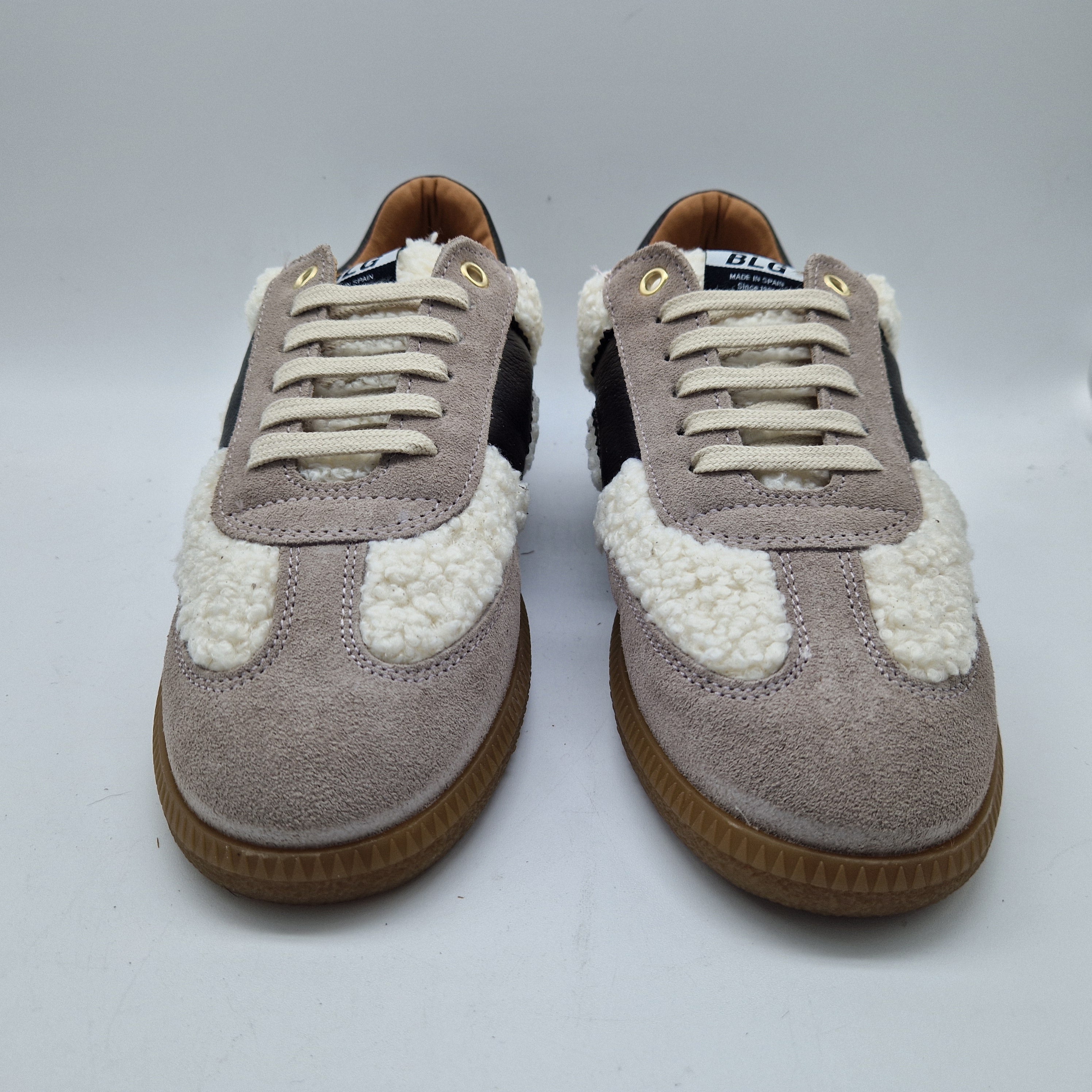 DEPOTIVO DE BORREGO EN TONOS BEIGE