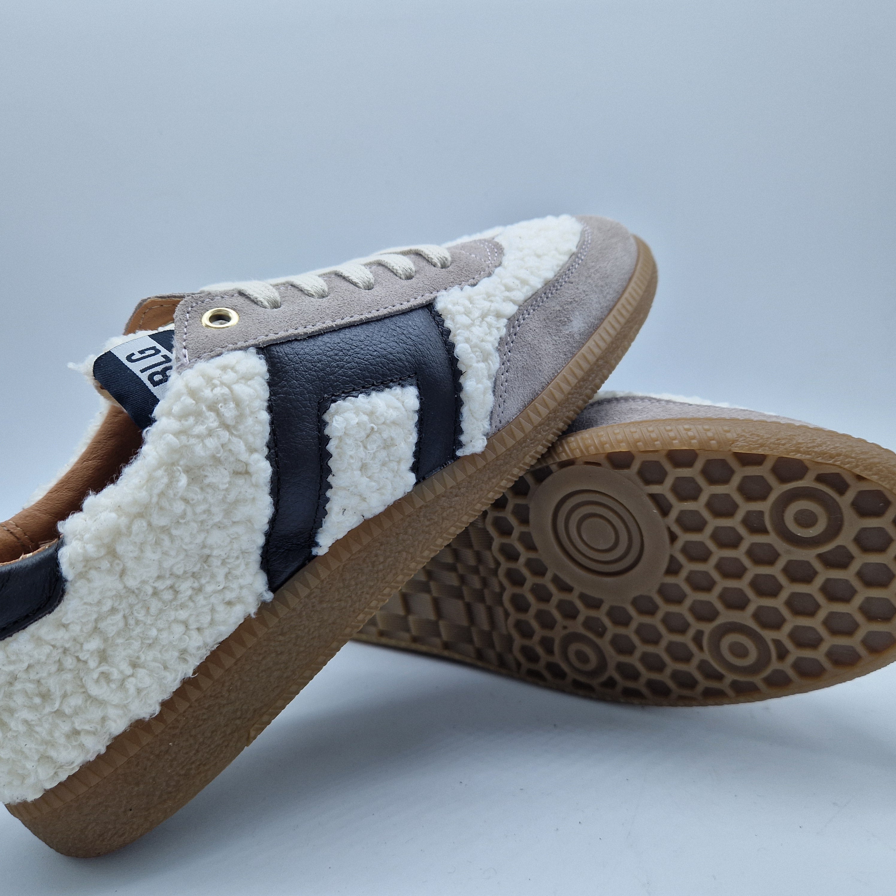 DEPOTIVO DE BORREGO EN TONOS BEIGE