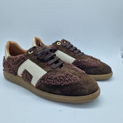 DEPORTIVO CON BORREGO EN TONOS MARRONES