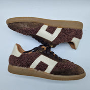 DEPORTIVO CON BORREGO EN TONOS MARRONES