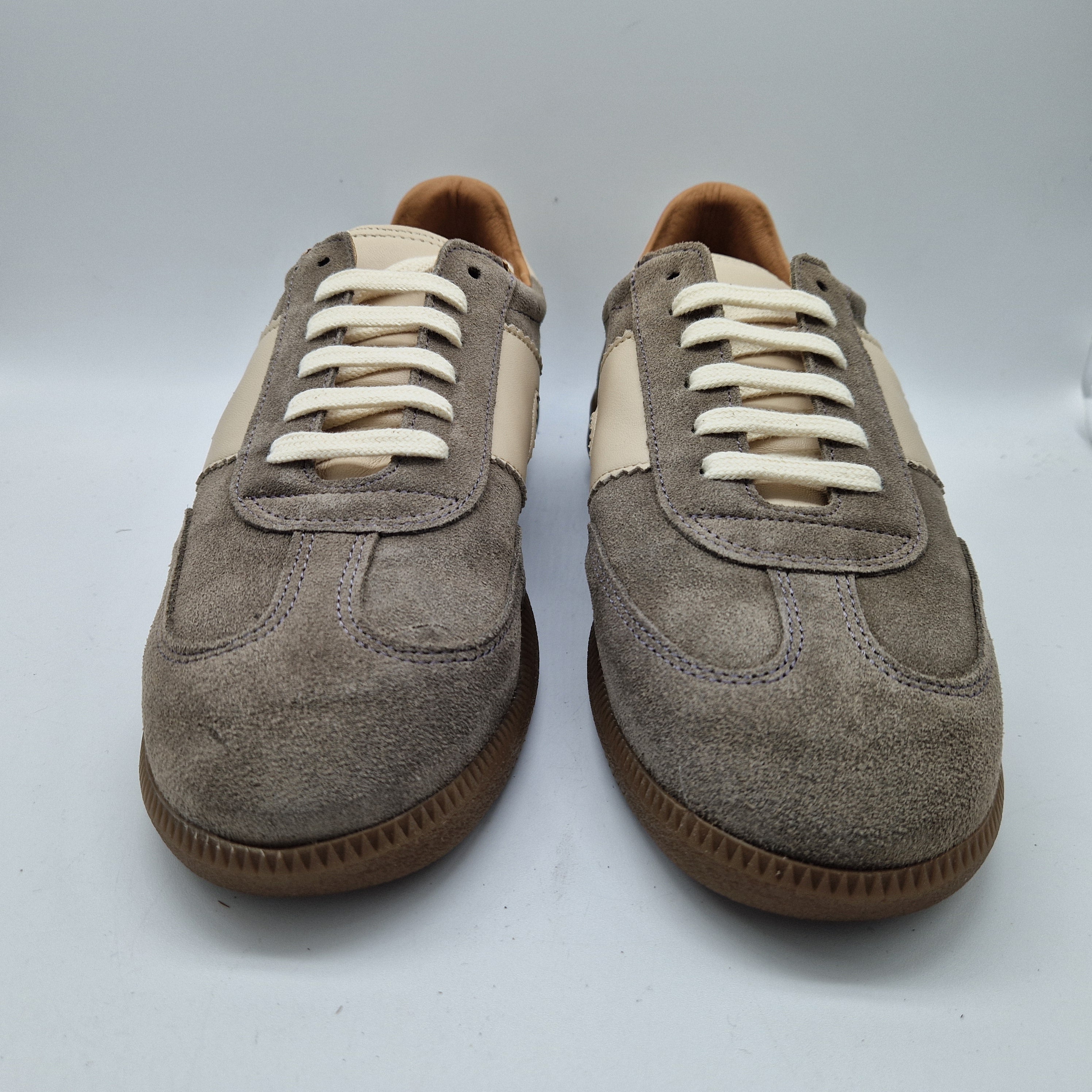 DEPORTIVO EN SERRAJE TAUPE