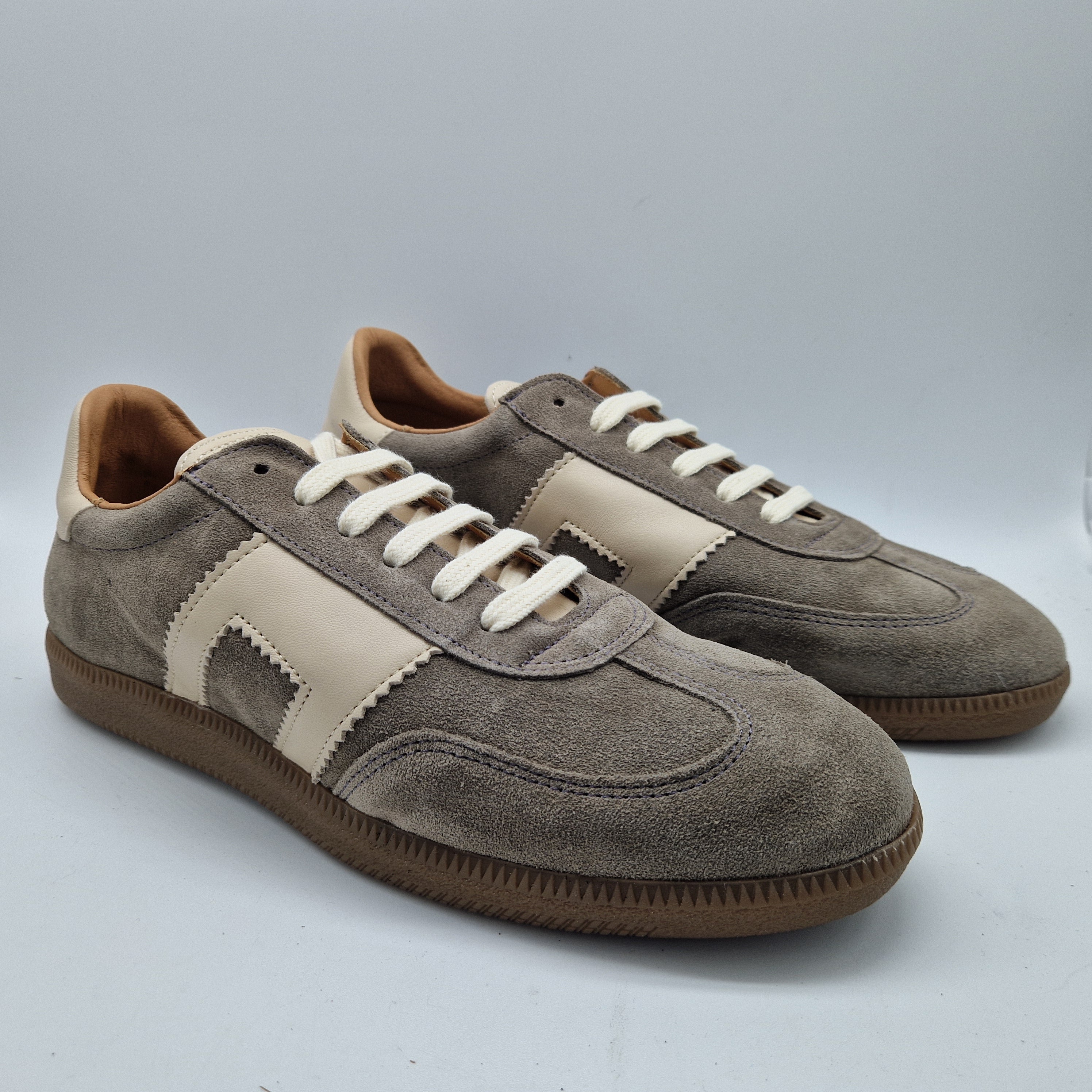 DEPORTIVO EN SERRAJE TAUPE