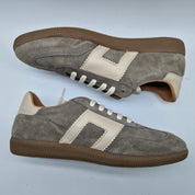 DEPORTIVO EN SERRAJE TAUPE