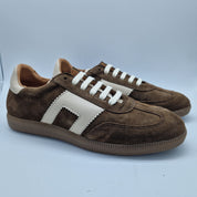 DEPORTIVO EN SERRAJE MARRÓN