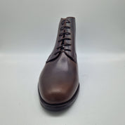 BOTÍN LISO EN PIEL ENGRASADA MARRÓN