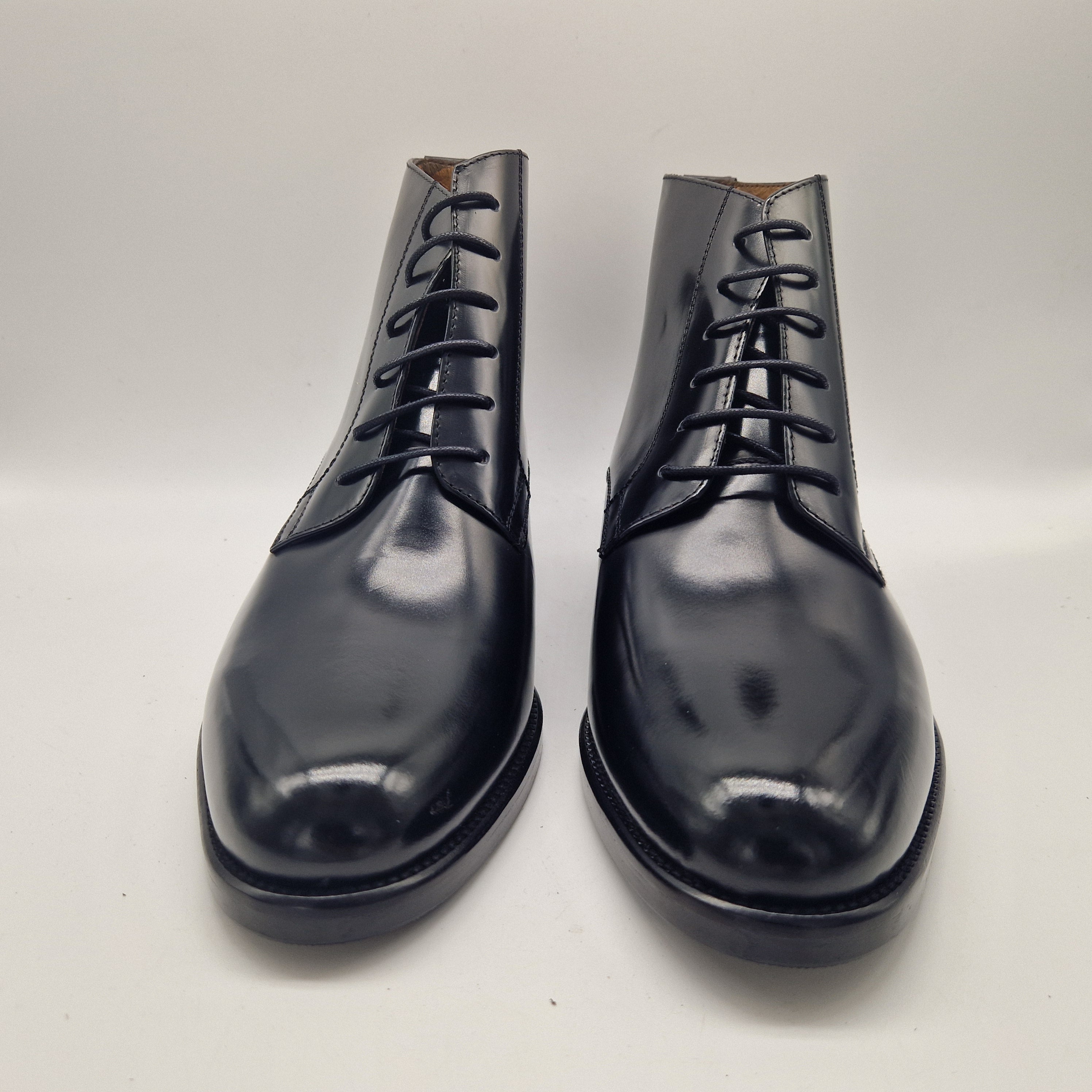 BOTÍN LISO EN PIEL NEGRA