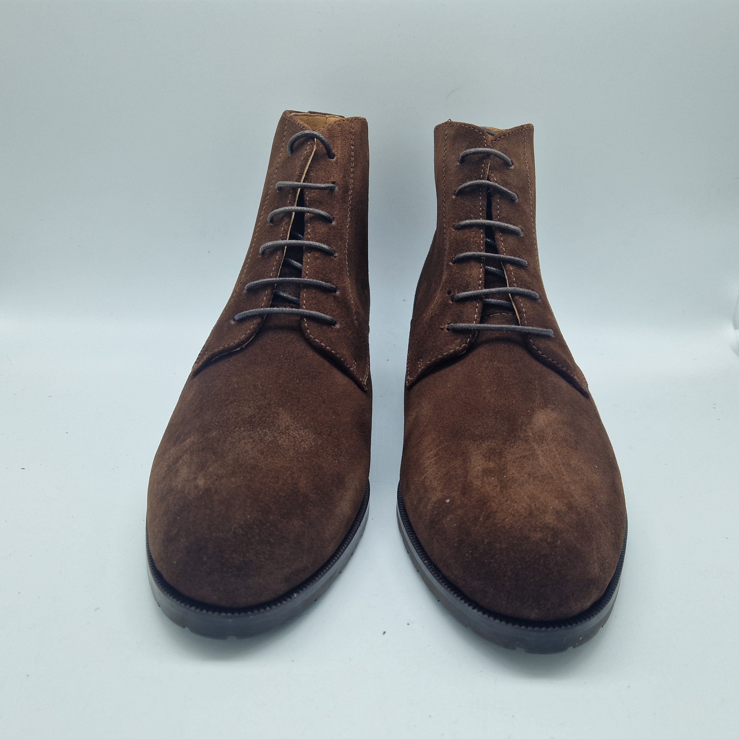 BOTÍN LISO EN SERRAJE CUERO