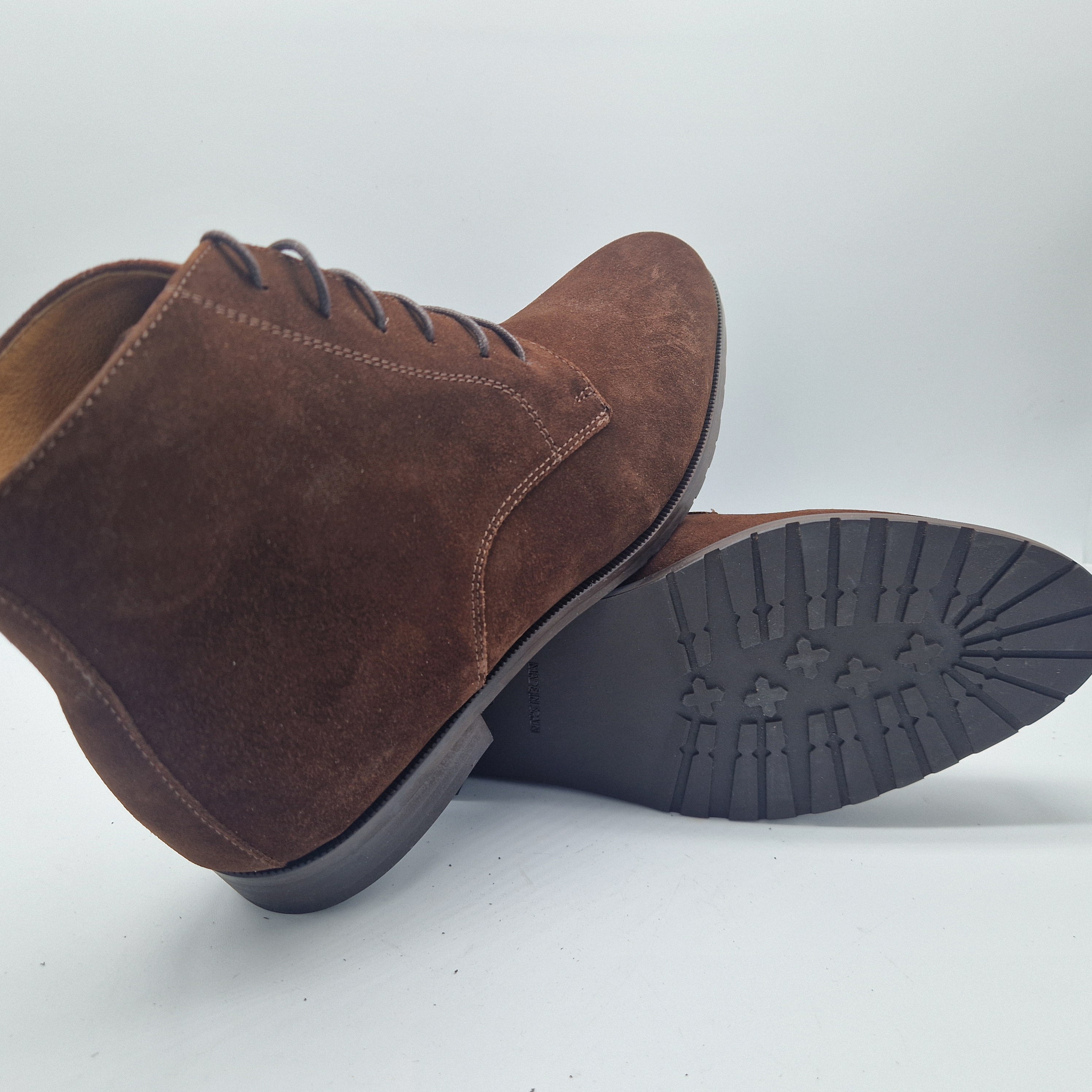 BOTÍN LISO EN SERRAJE CUERO