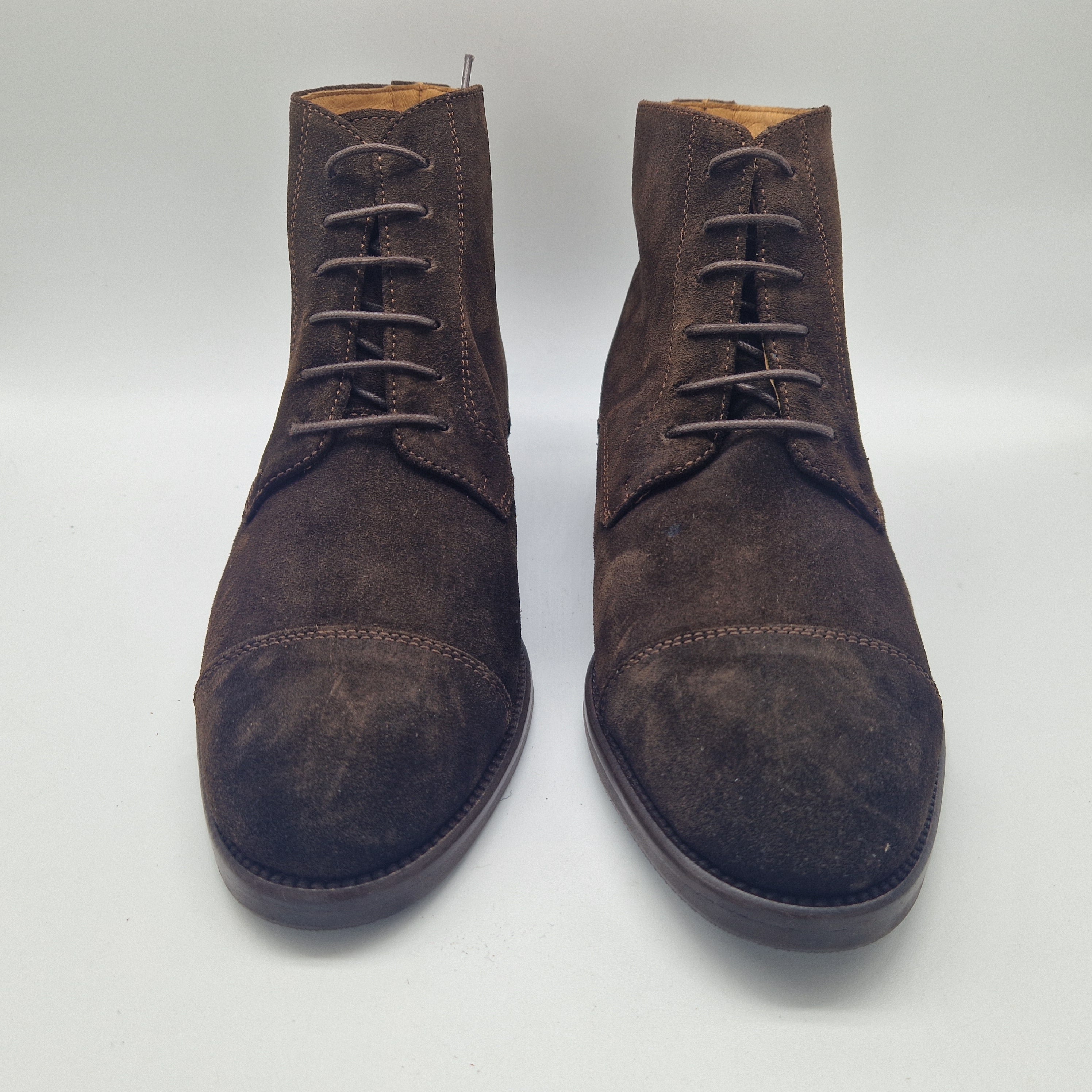 BOTÍN DE CORDONES EN SERRAJE MARRÓN