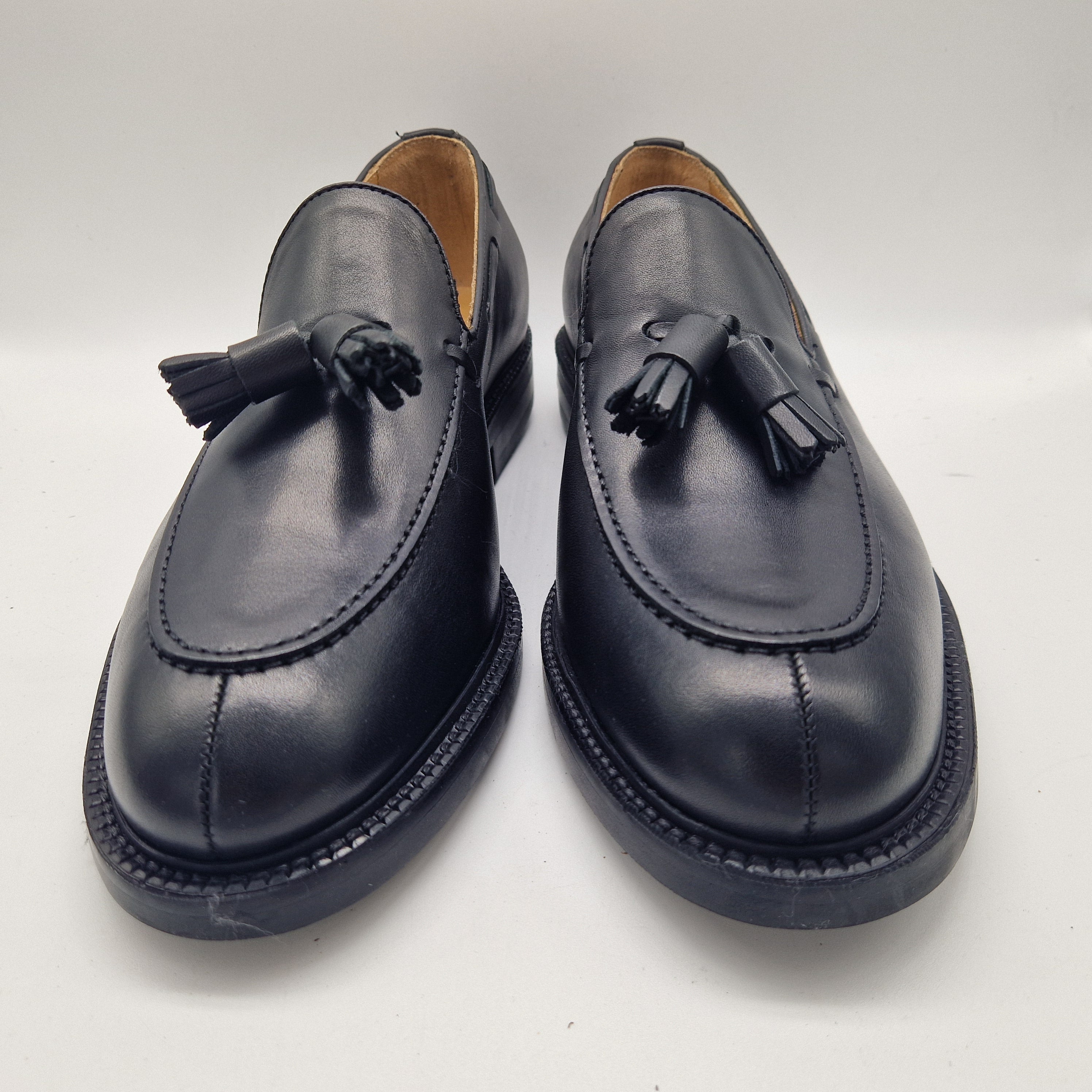 CASTELLANO DE BORLAS EN PIEL NEGRA