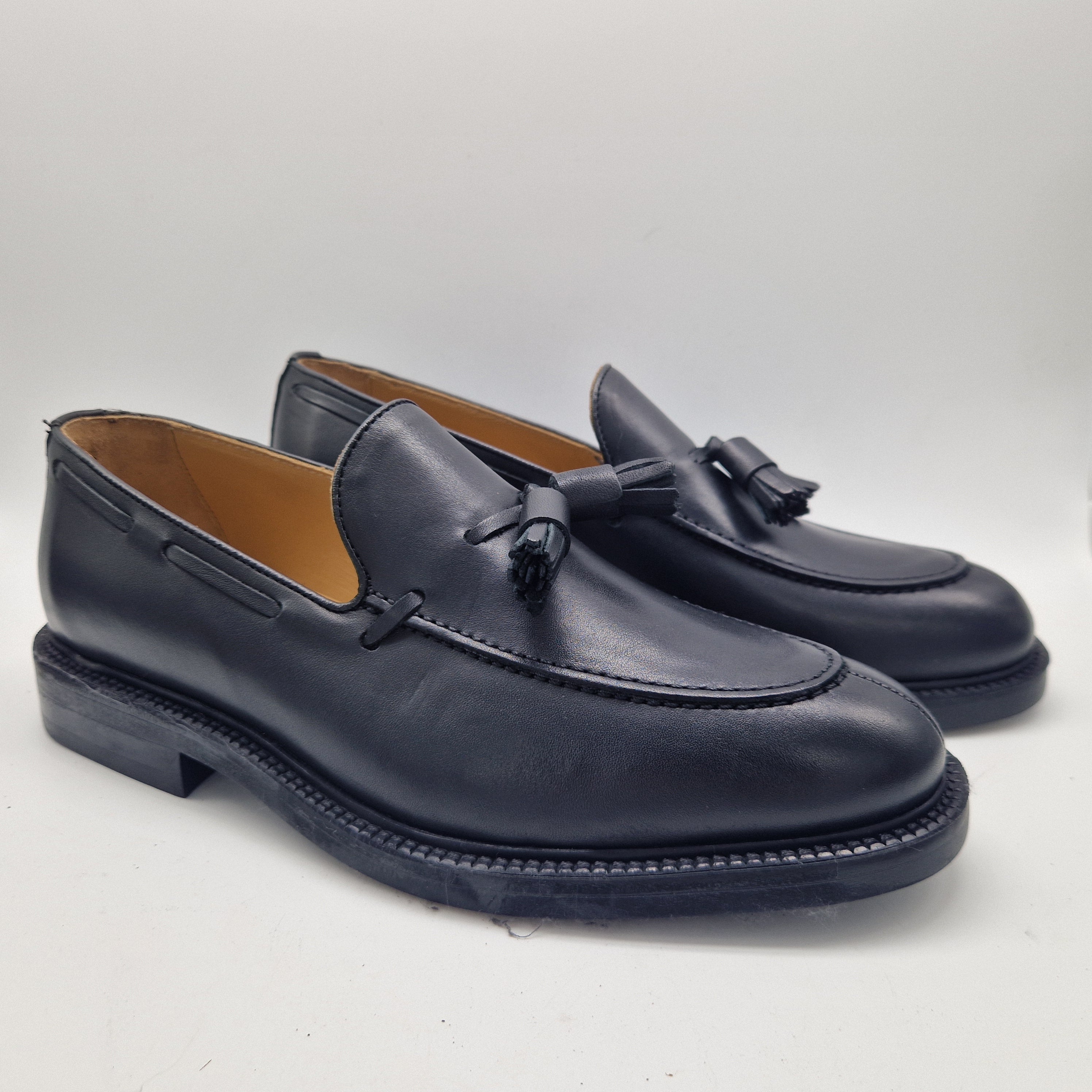 CASTELLANO DE BORLAS EN PIEL NEGRA