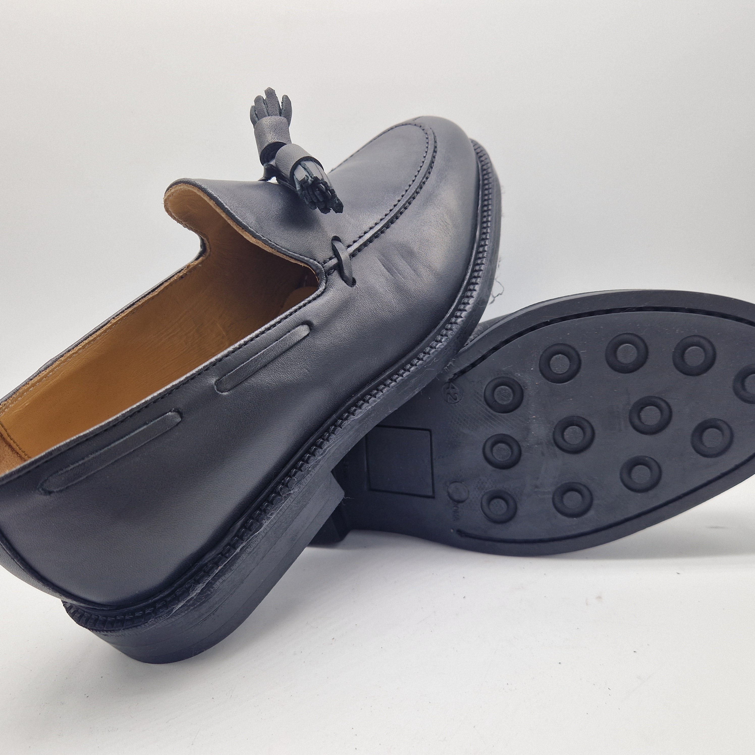 CASTELLANO DE BORLAS EN PIEL NEGRA