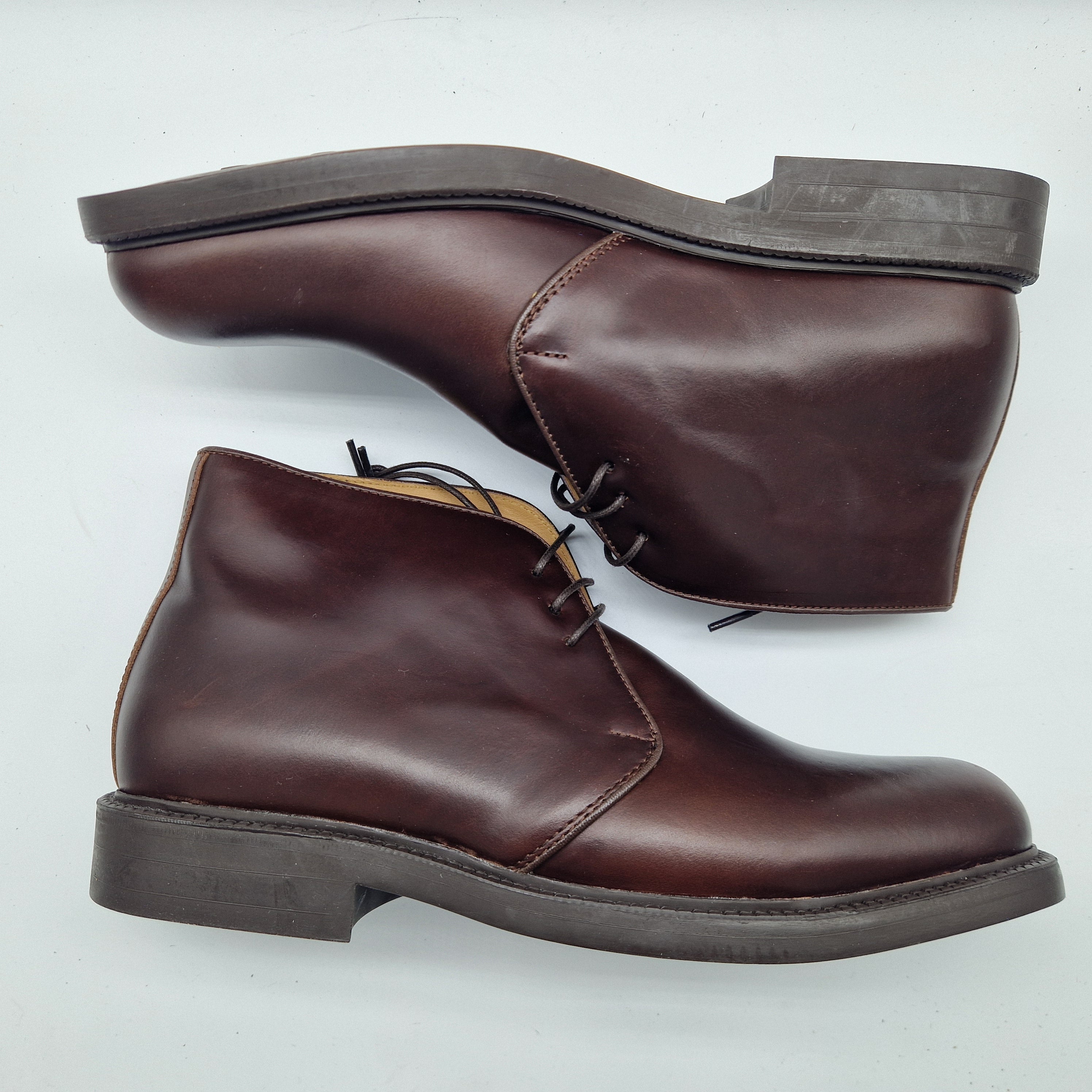 BOTITA DE CORDONES EN PIEL ENGRASADA MARRÓN