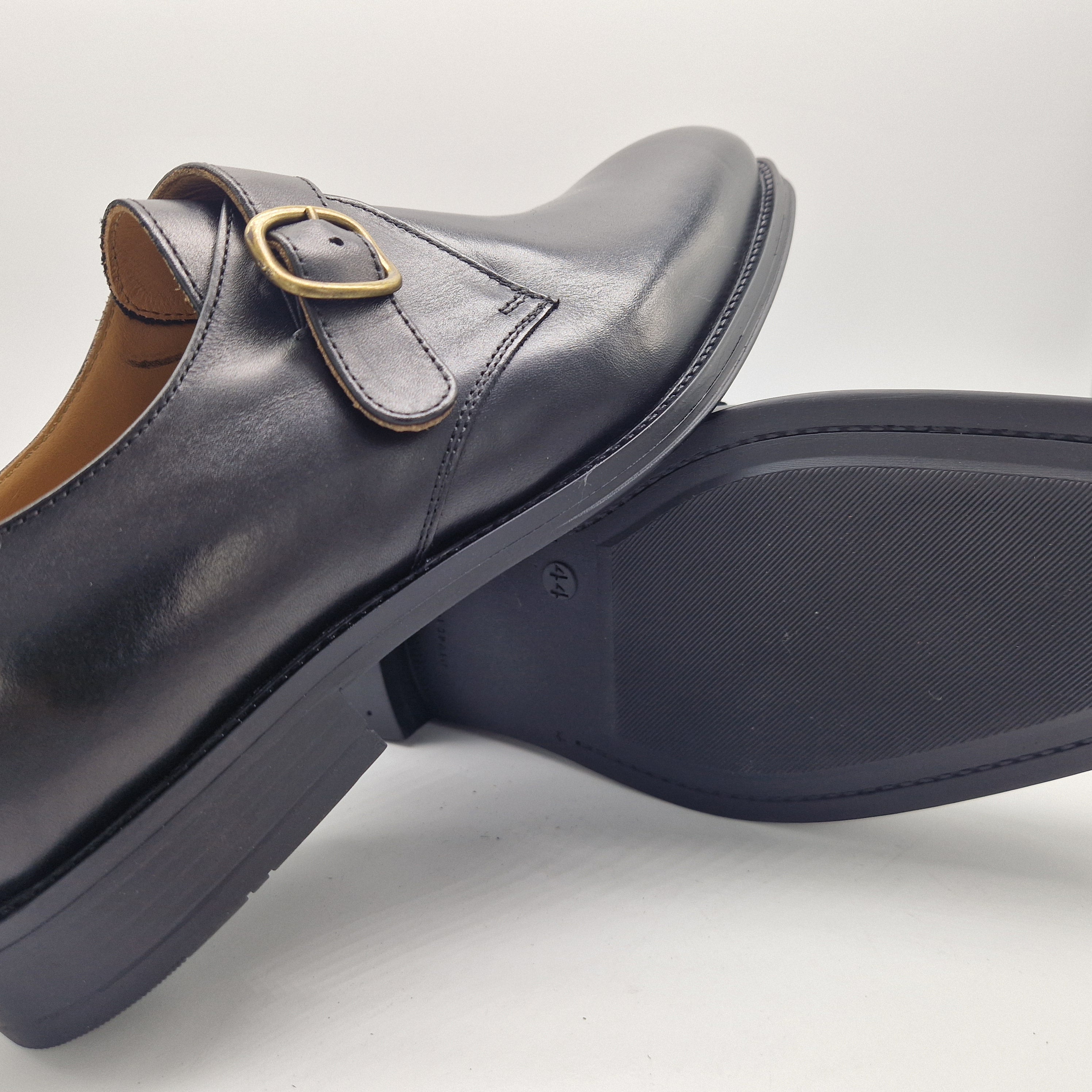 ZAPATO DE HEBILLA EN PIEL NEGRA