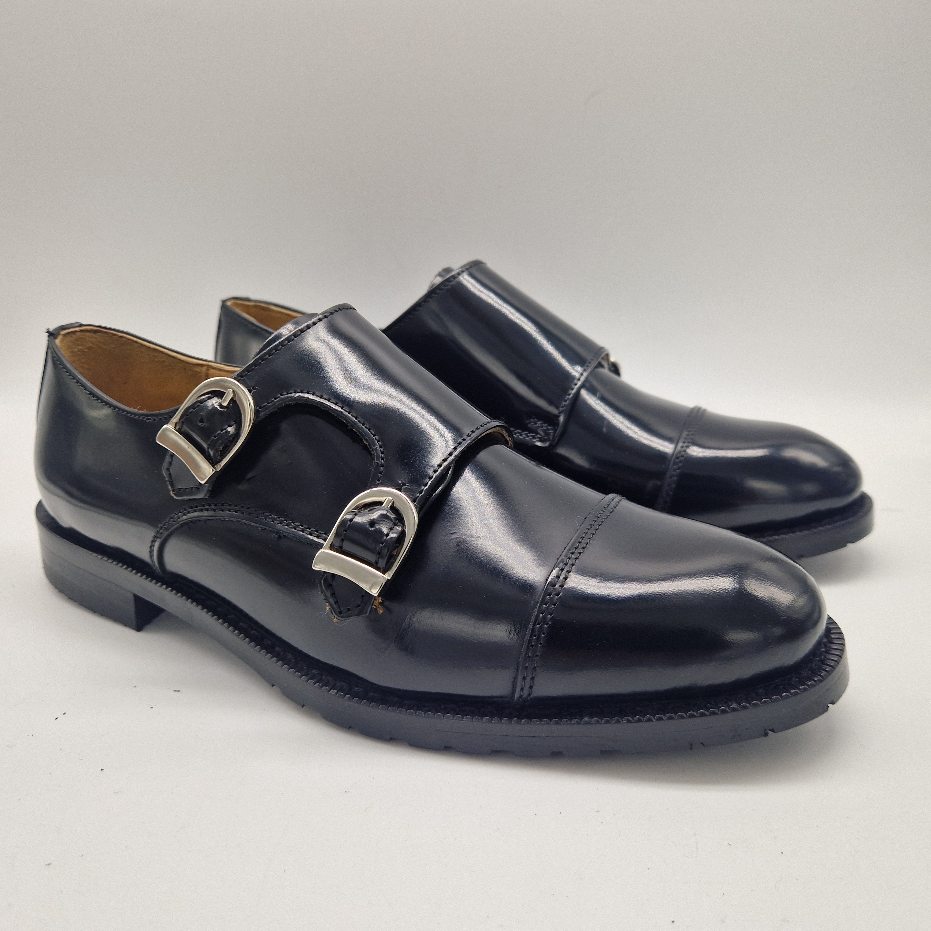 2 HEBILLAS EN PIEL NEGRA