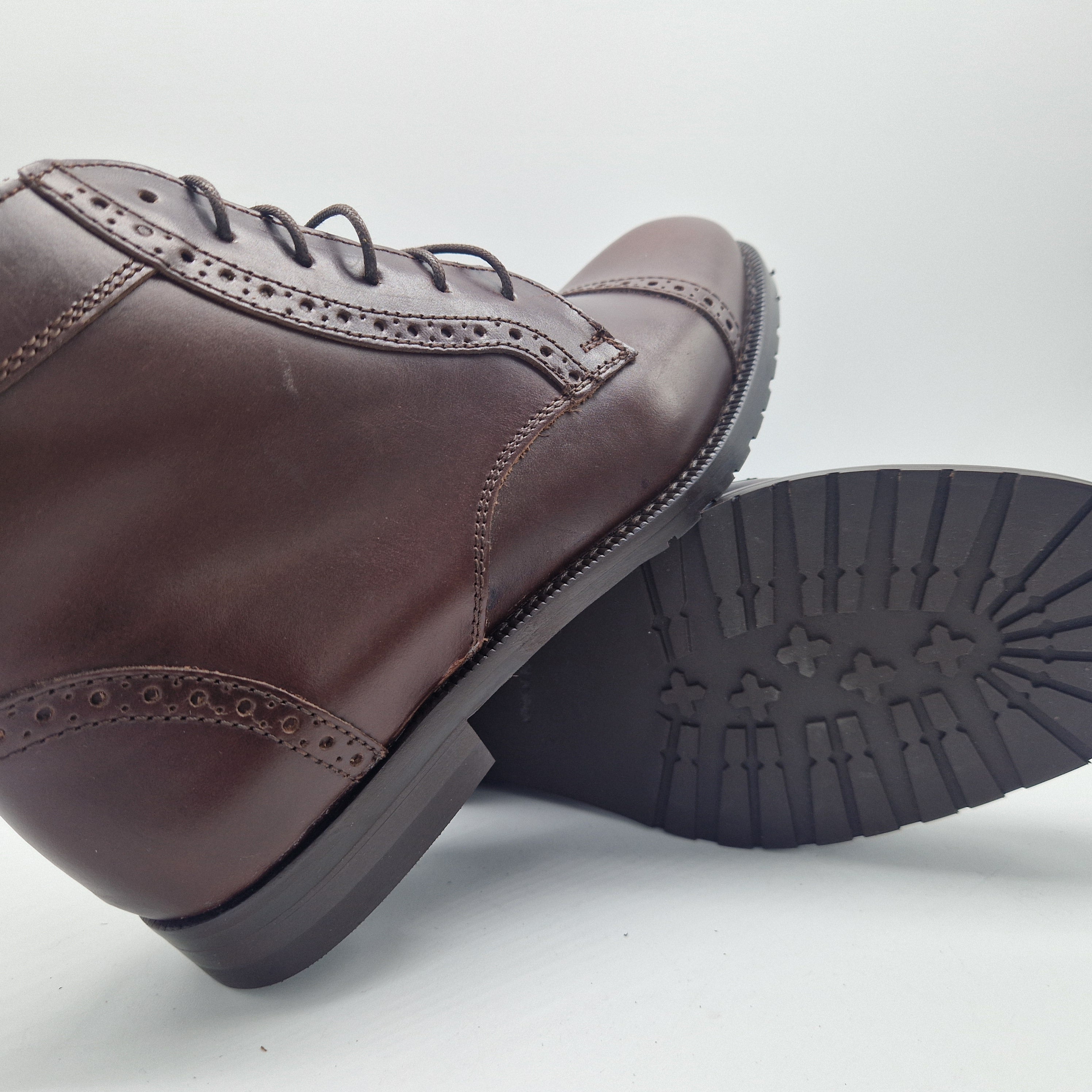 BOTITA EN PIEL ENGRASADA MARRÓN