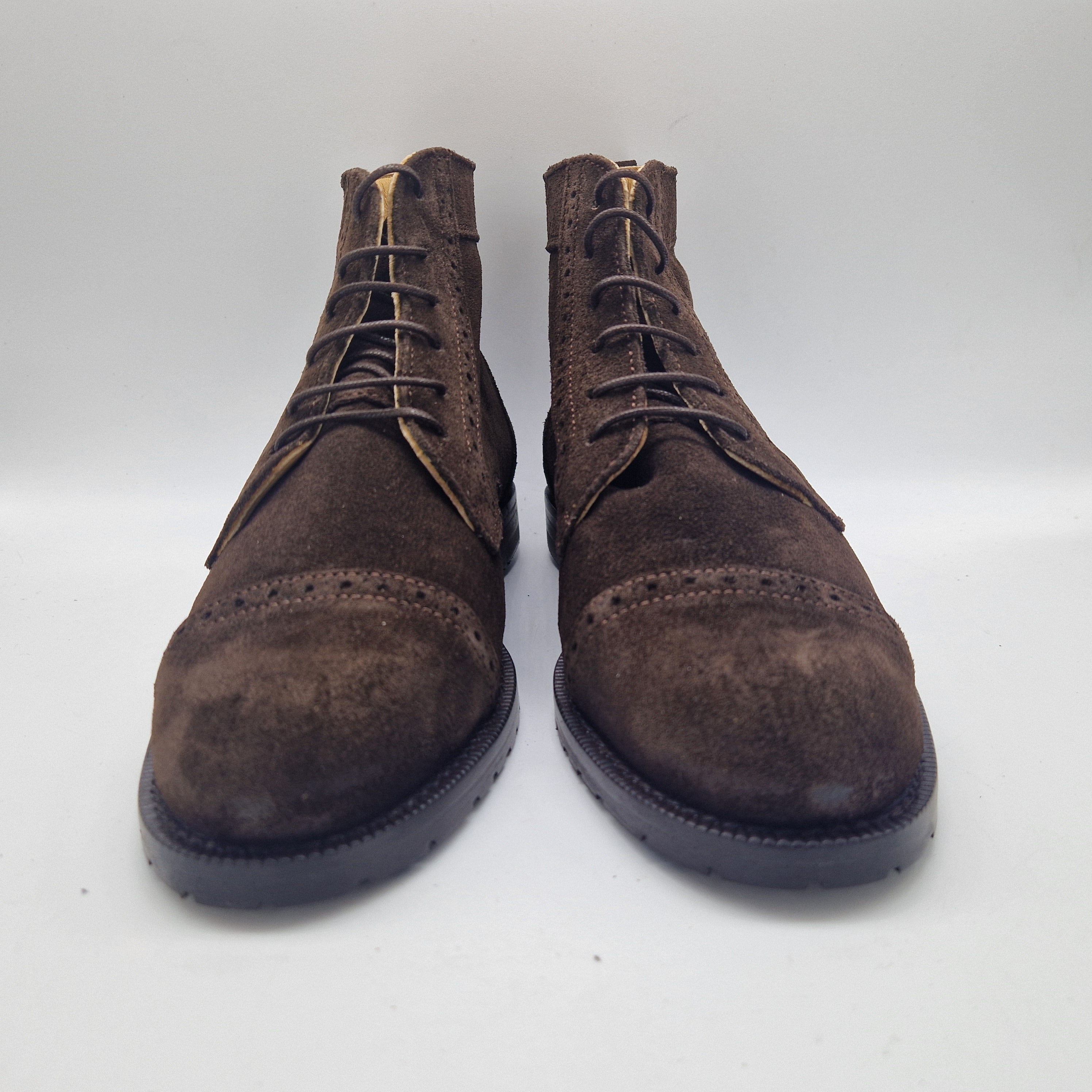 BOTITA EN SERRAJE MARRÓN